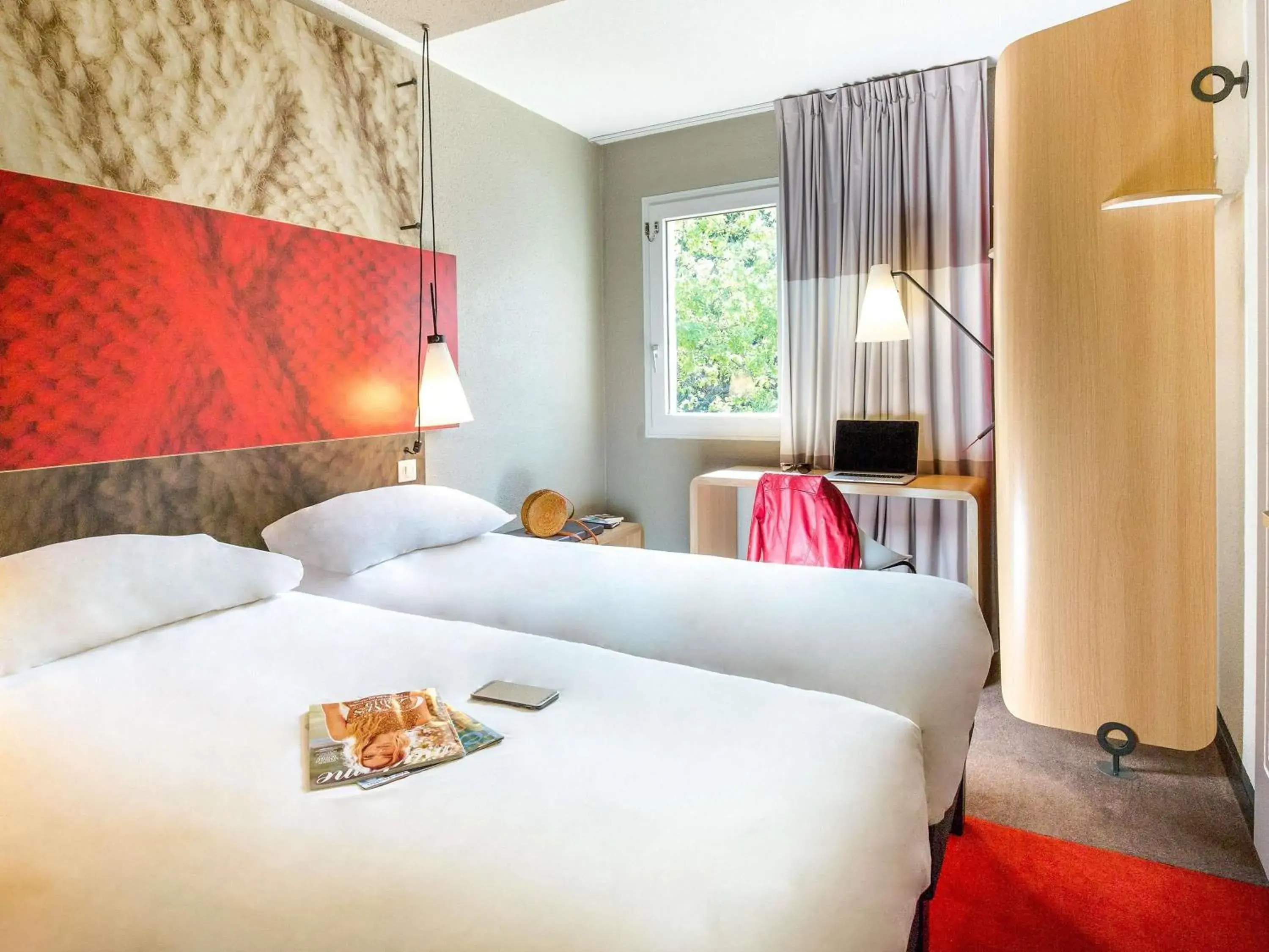 Bedroom, Bed in ibis Saint-Omer Centre Bedroom, Bed in ibis Saint-Omer Centre