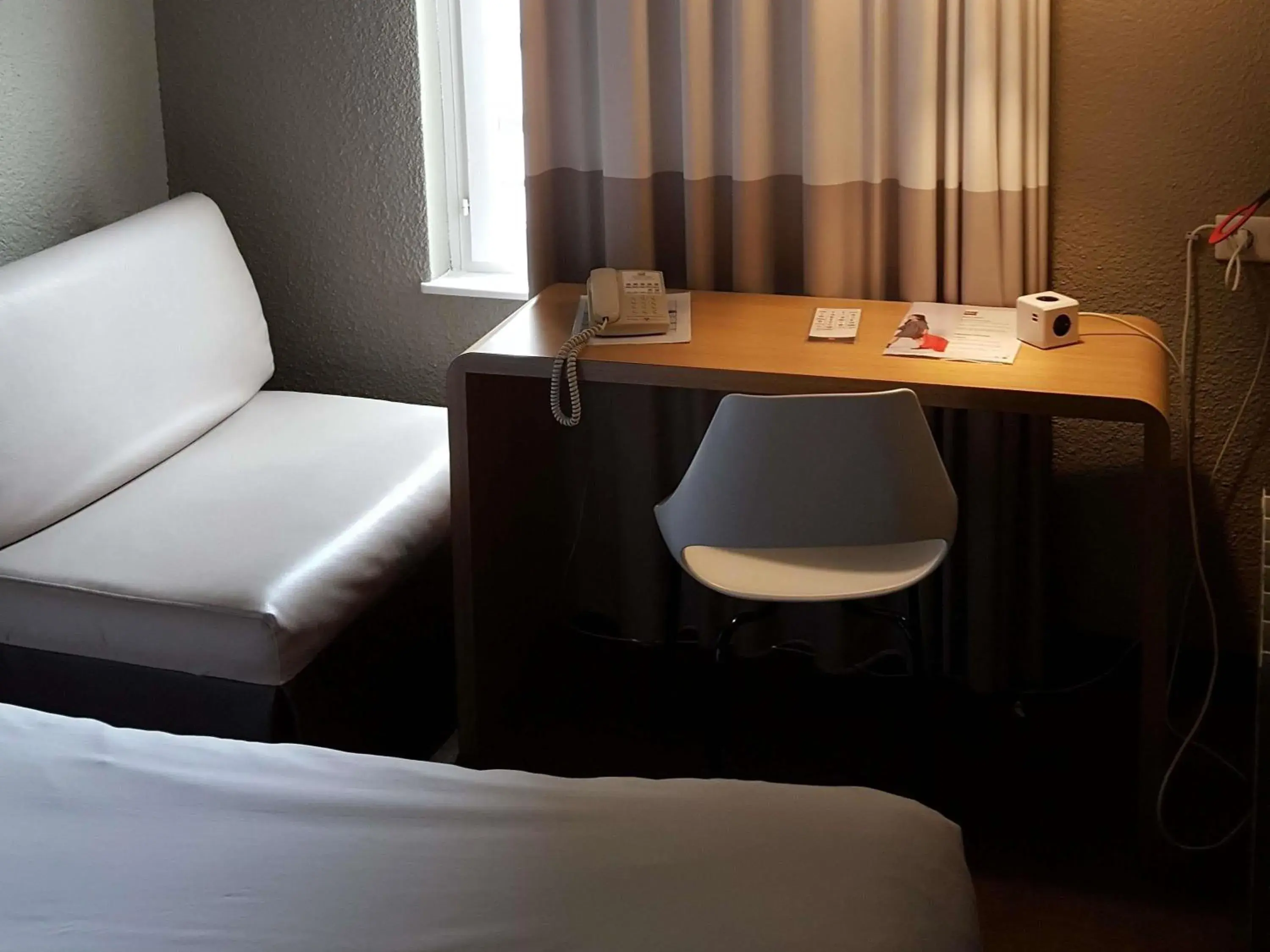 Bedroom, Bed in ibis Saint-Omer Centre Bedroom, Bed in ibis Saint-Omer Centre