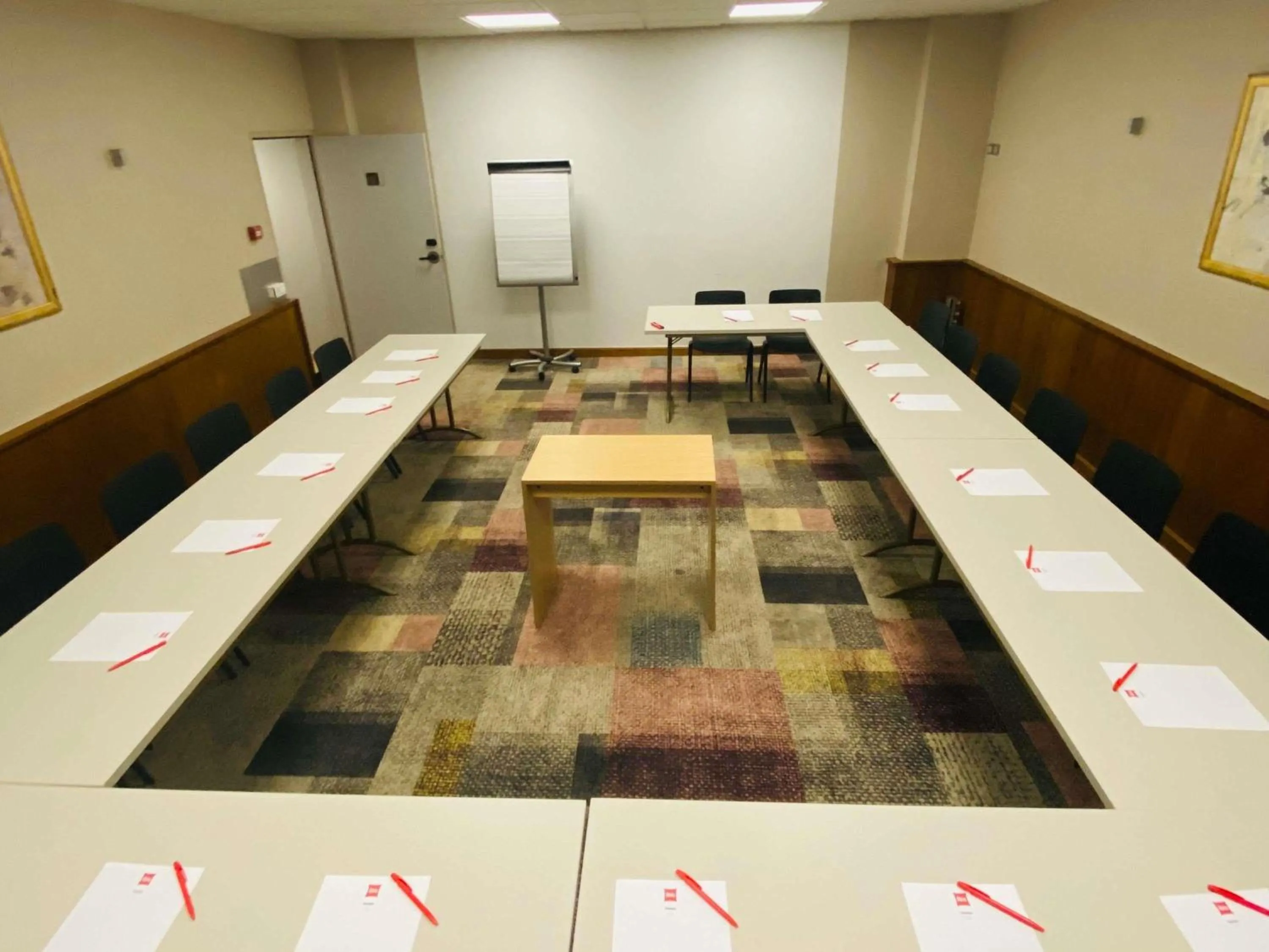 Meeting/conference room in ibis Saint-Omer Centre