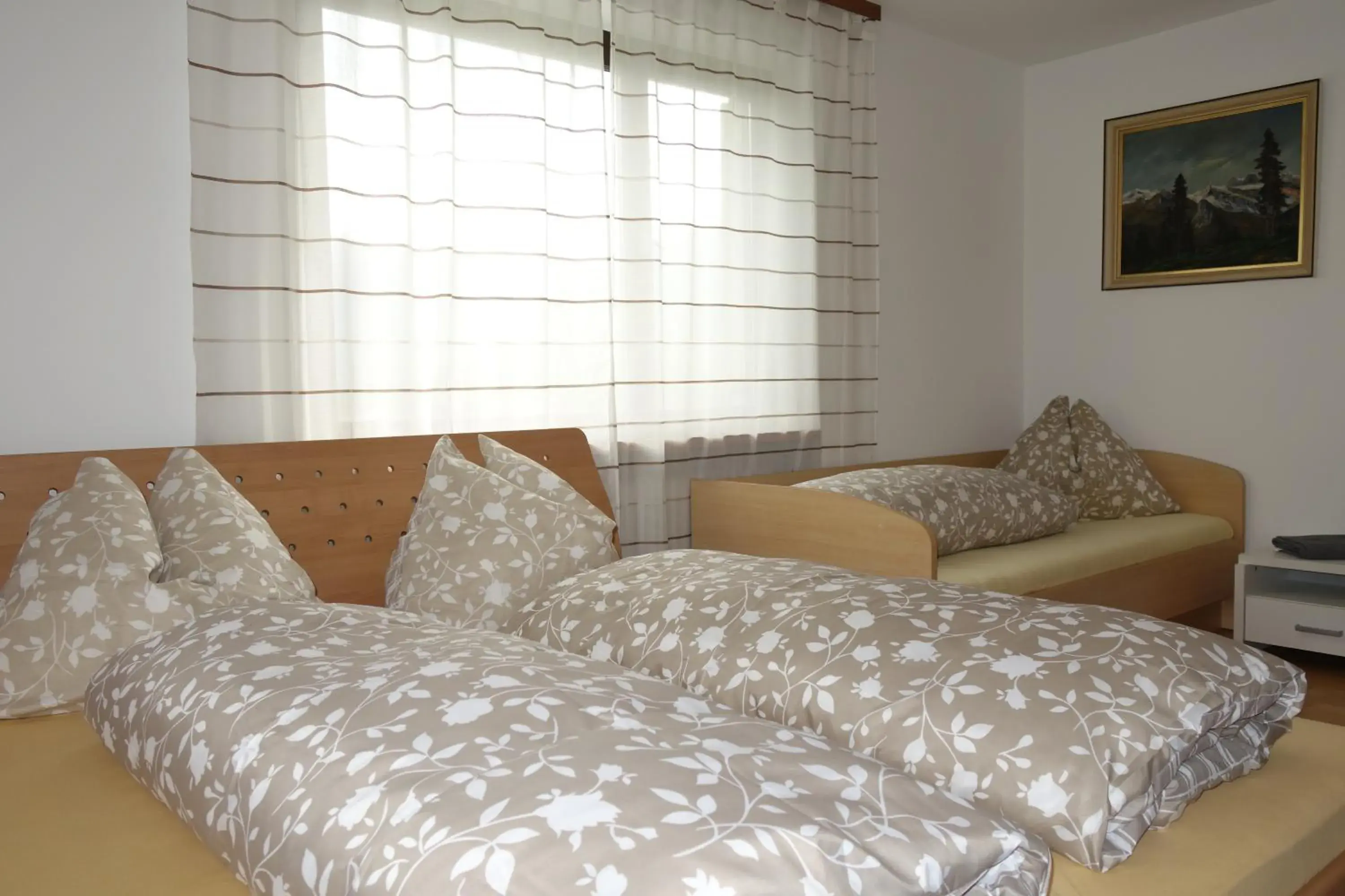 Twin Room with Shared Toilet - single occupancy in Wirtshaus zum Stern Twin Room with Shared Toilet - single occupancy in Wirtshaus zum Stern