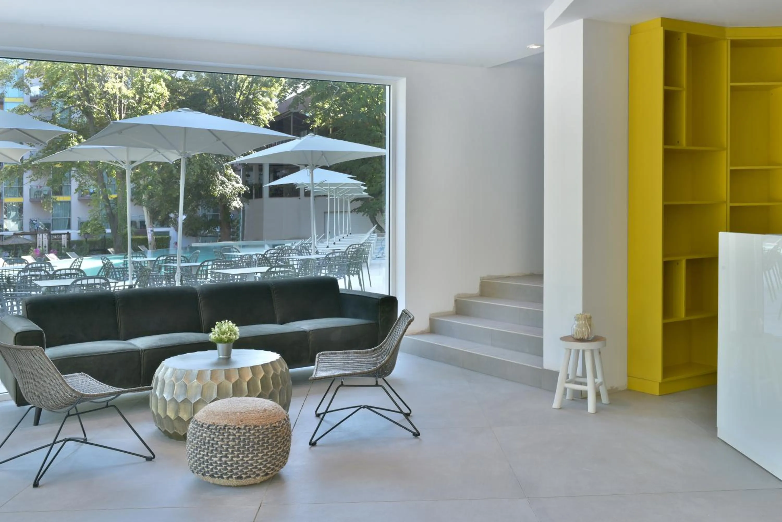 Lounge or bar in ibis Styles Golden Sands Roomer Hotel