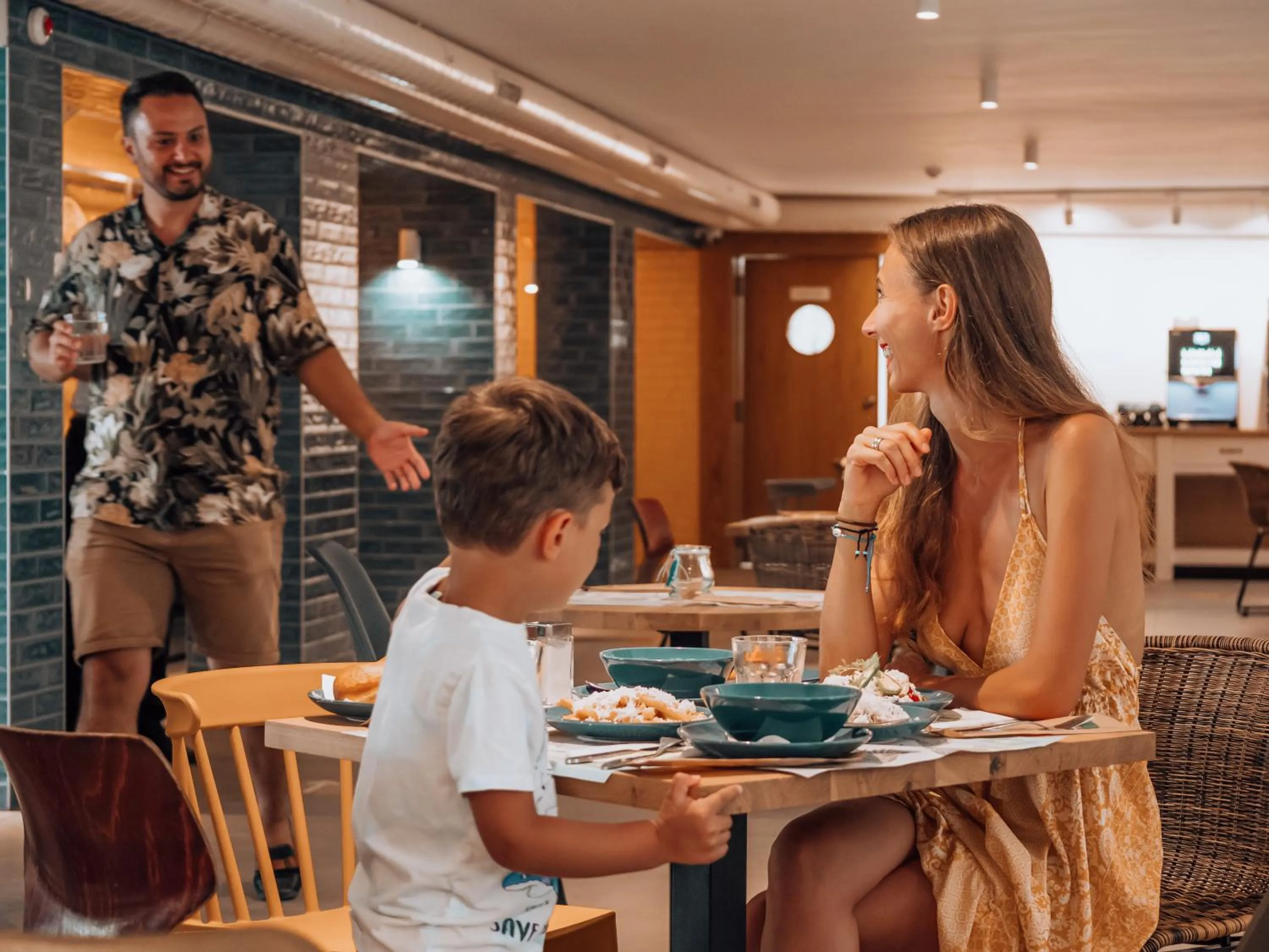 Restaurant/places to eat in ibis Styles Golden Sands Roomer Hotel