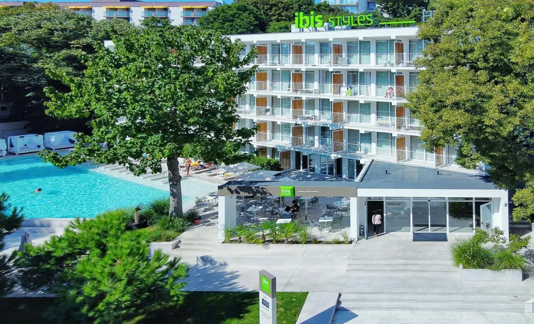 Property building in ibis Styles Golden Sands Roomer Hotel Property building in ibis Styles Golden Sands Roomer Hotel