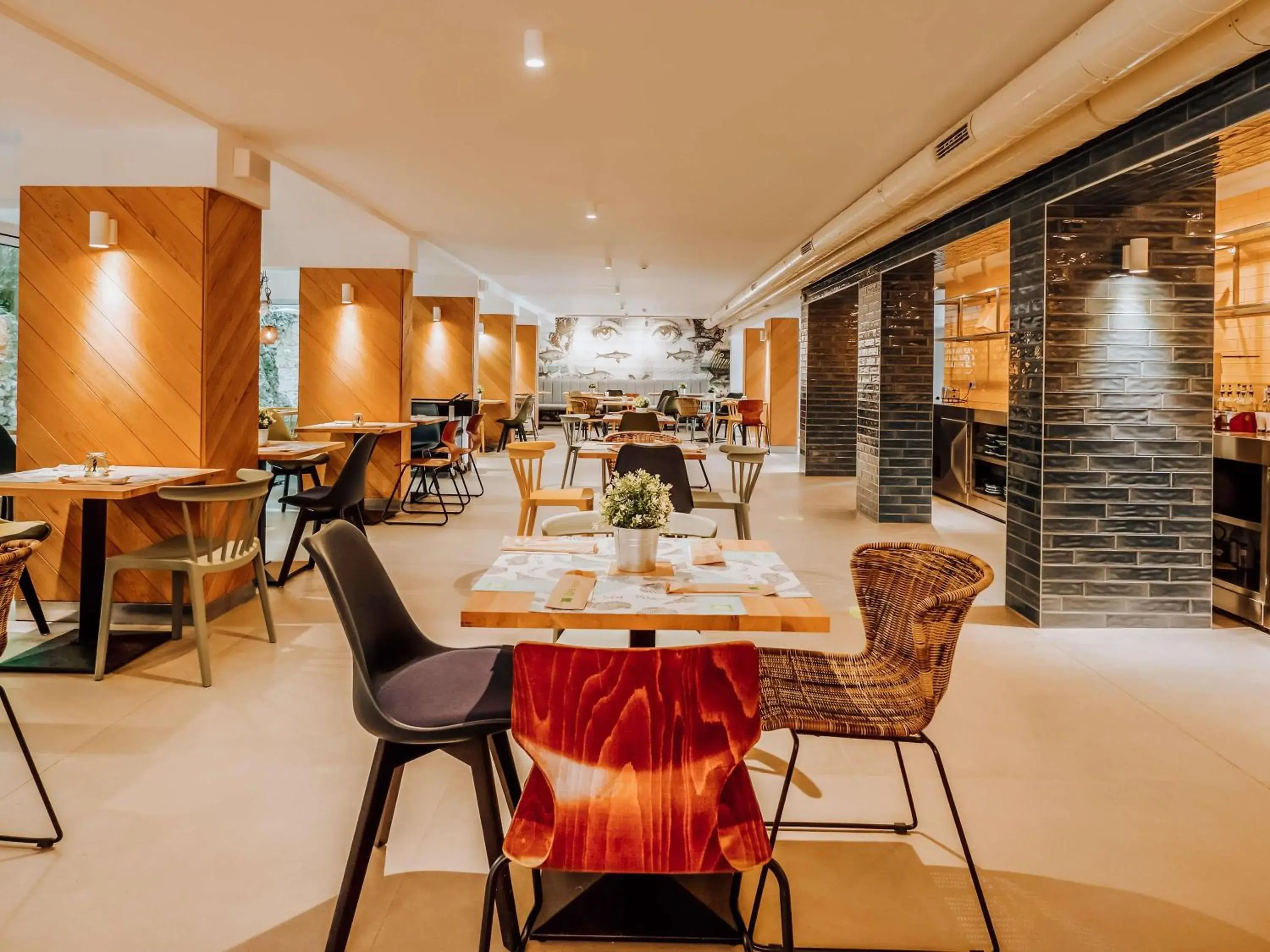 Restaurant/places to eat in ibis Styles Golden Sands Roomer Hotel Restaurant/places to eat in ibis Styles Golden Sands Roomer Hotel