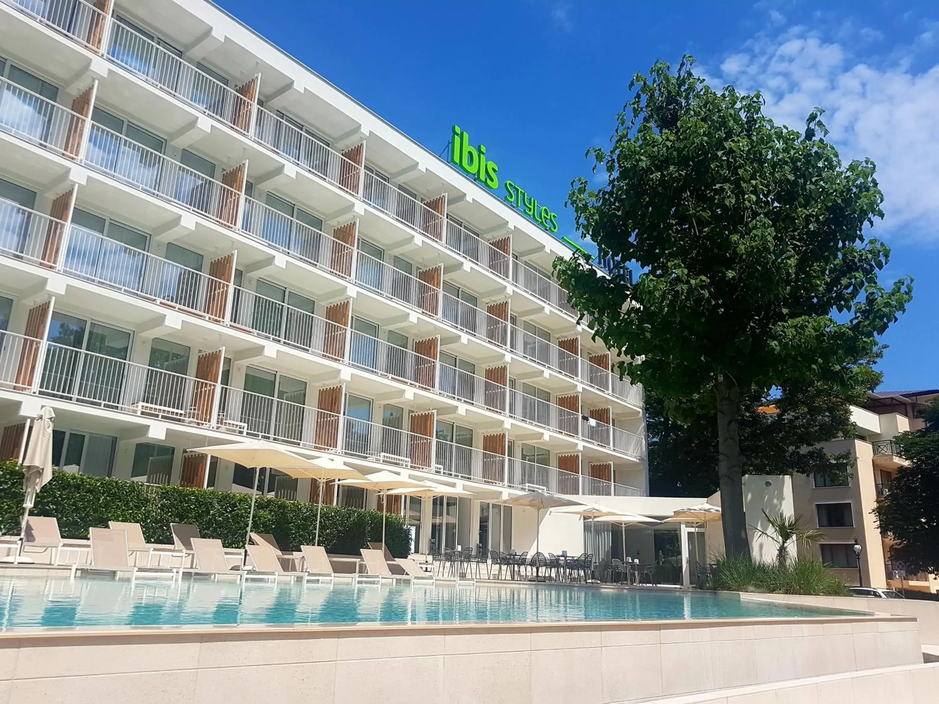 Property building in ibis Styles Golden Sands Roomer Hotel Property building in ibis Styles Golden Sands Roomer Hotel