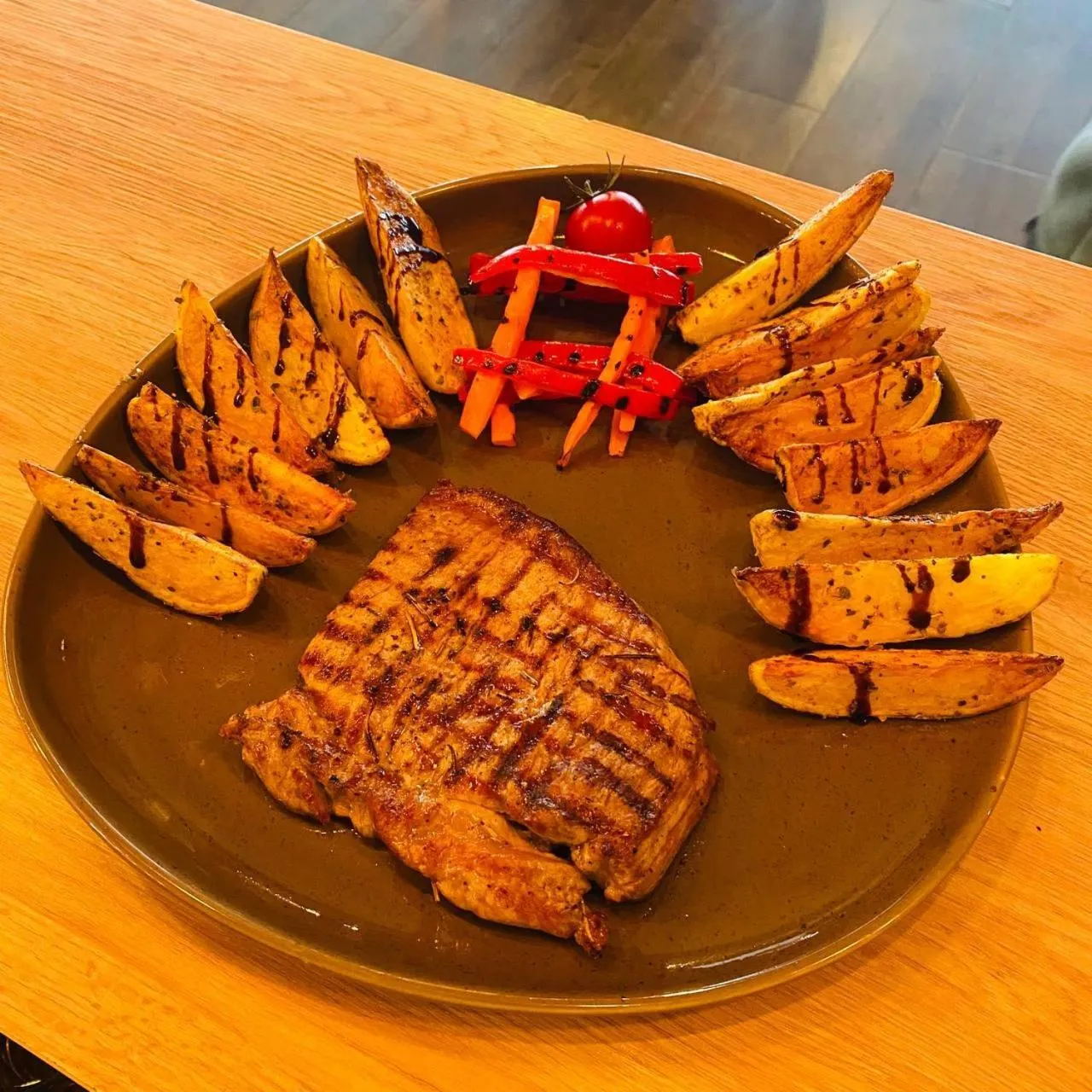 Ereto Hotel by SnowTime