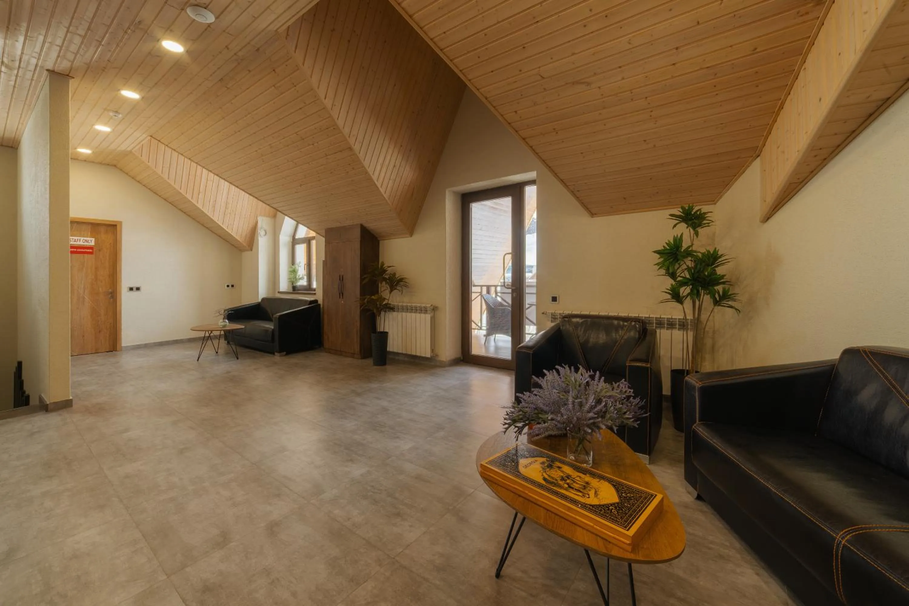 Ereto Hotel by SnowTime