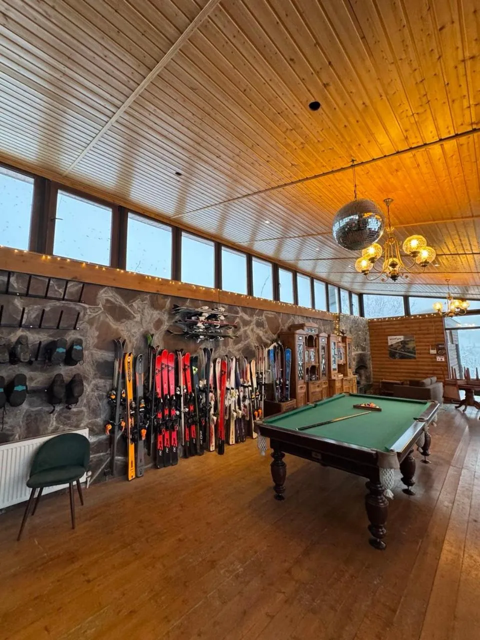 Ereto Hotel by SnowTime