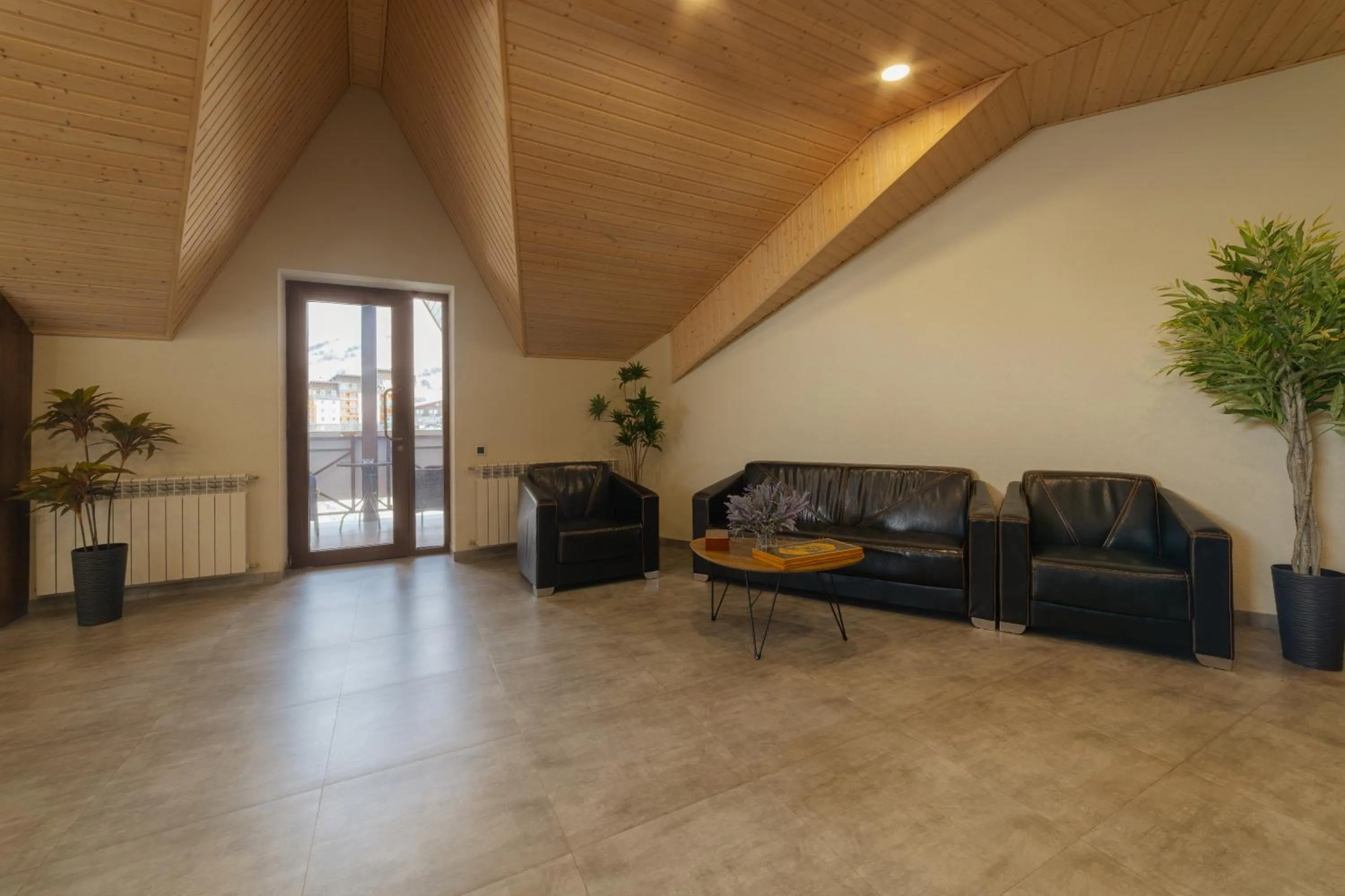 Ereto Hotel by SnowTime