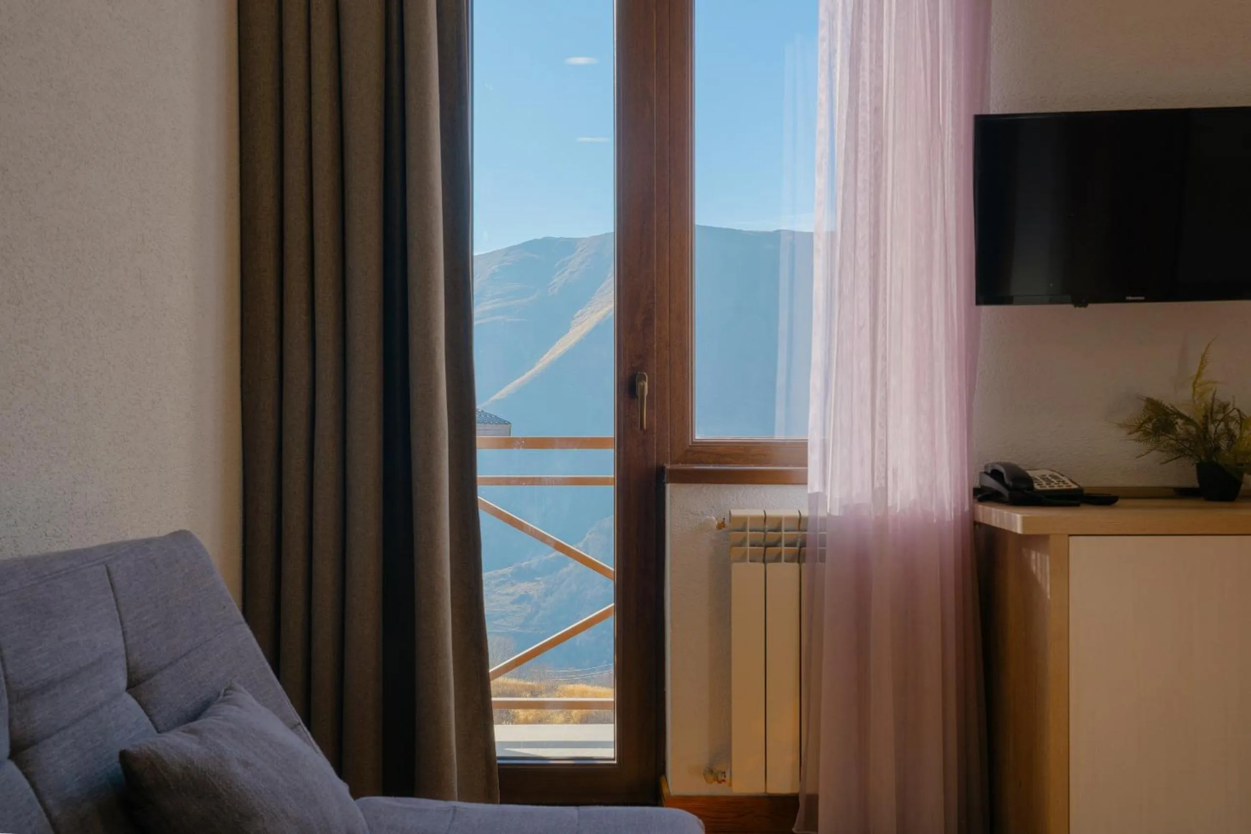 Ereto Hotel by SnowTime