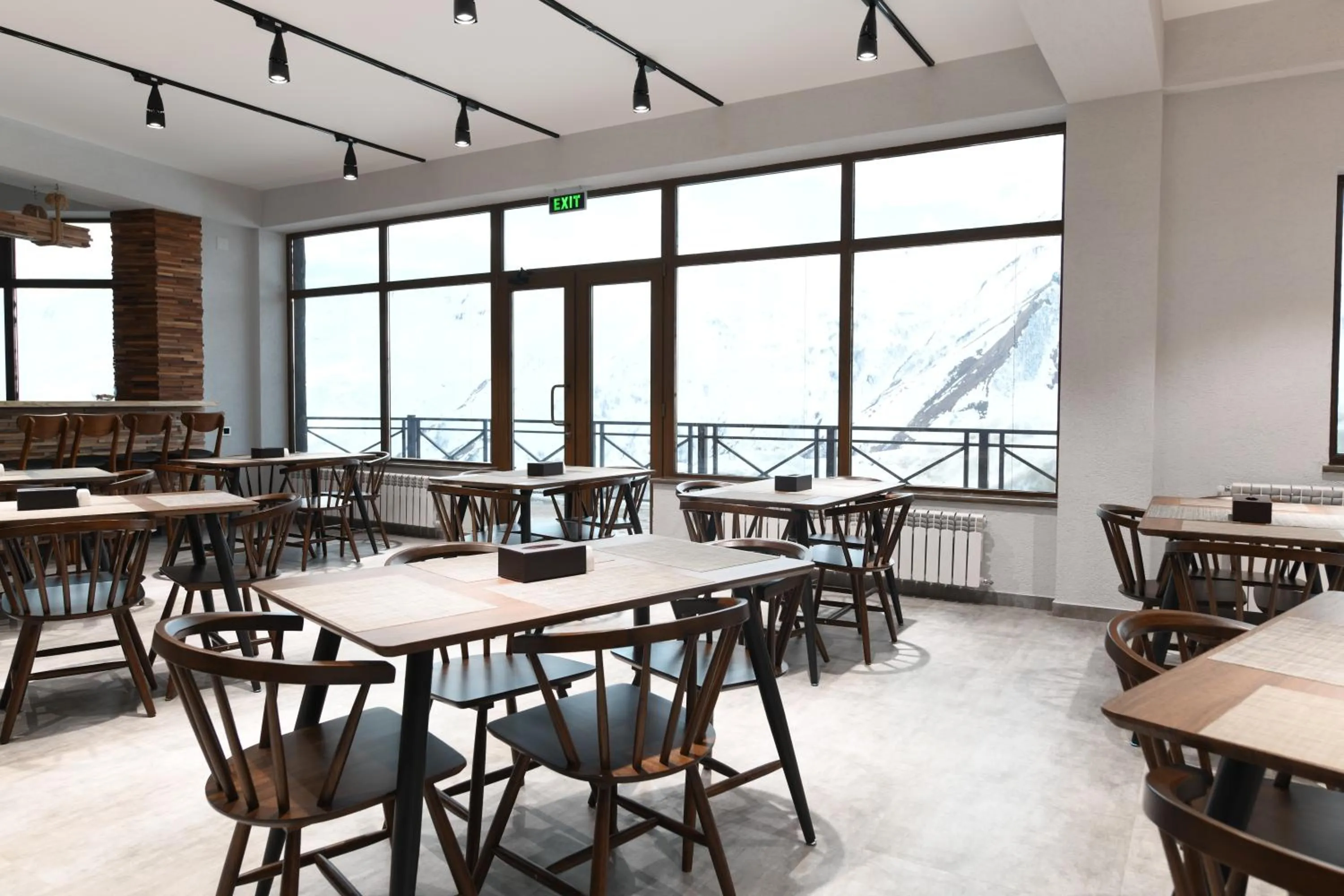 Restaurant/places to eat in Ereto Hotel by SnowTime