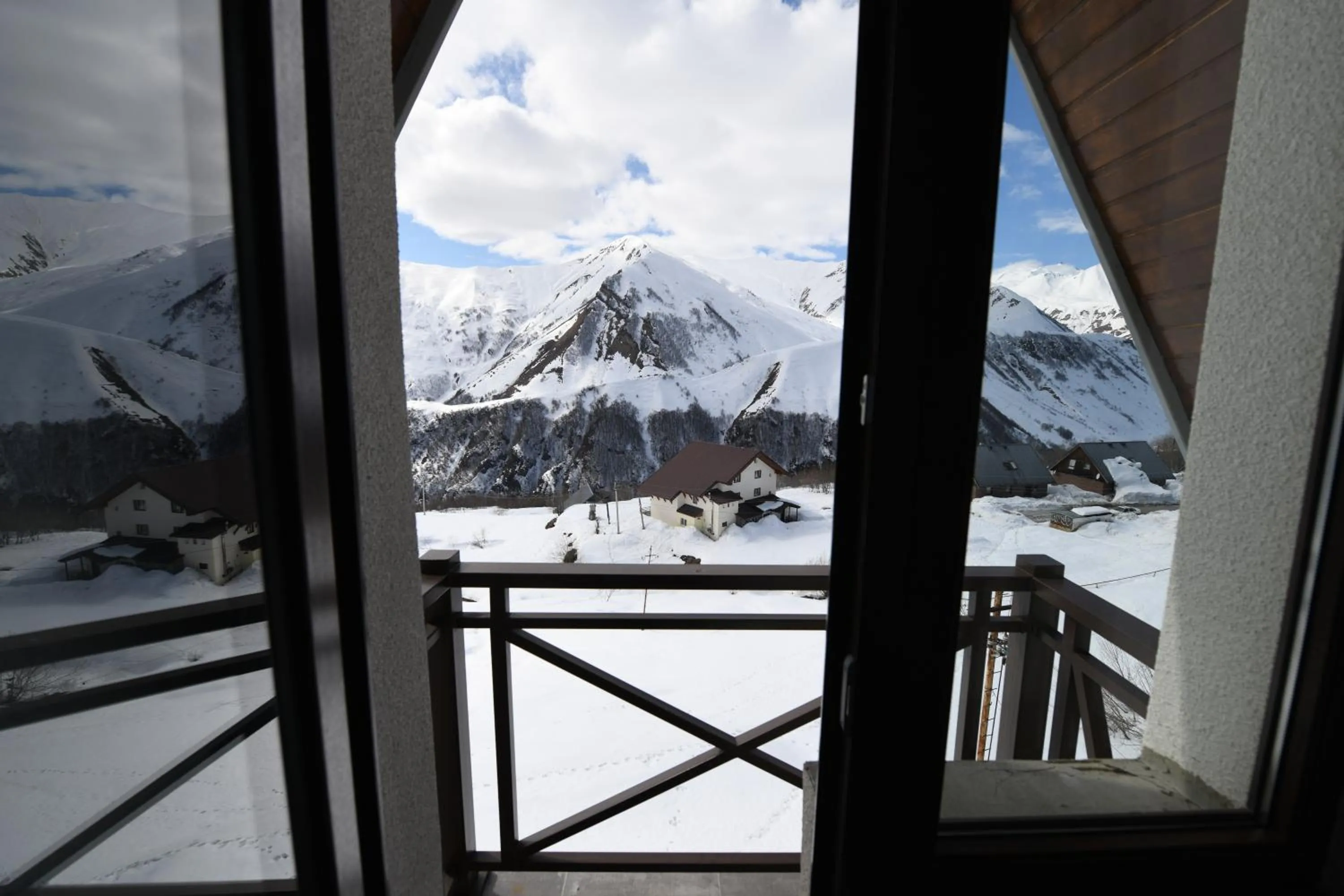 Day in Ereto Hotel by SnowTime