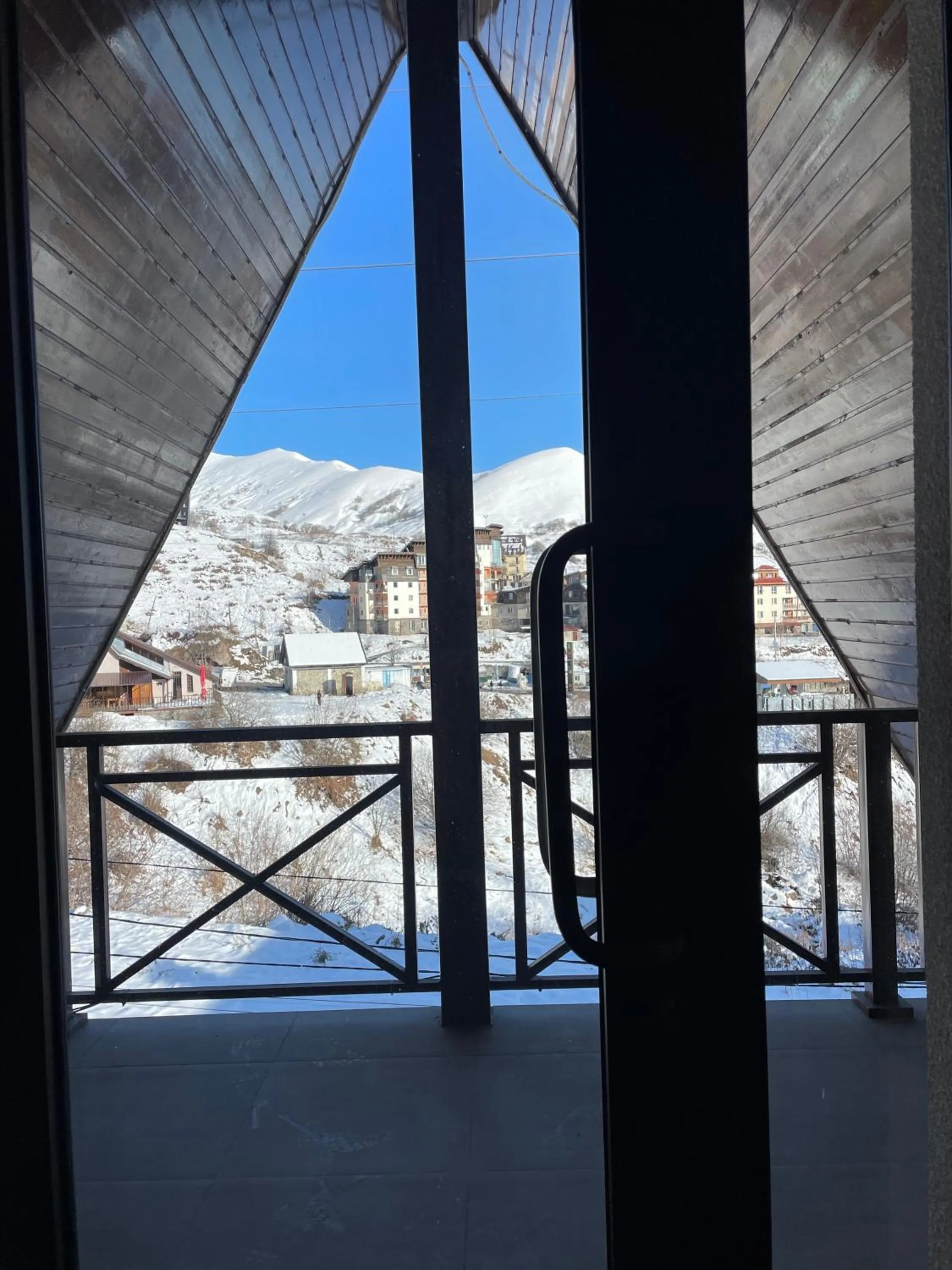 Ereto Hotel by SnowTime