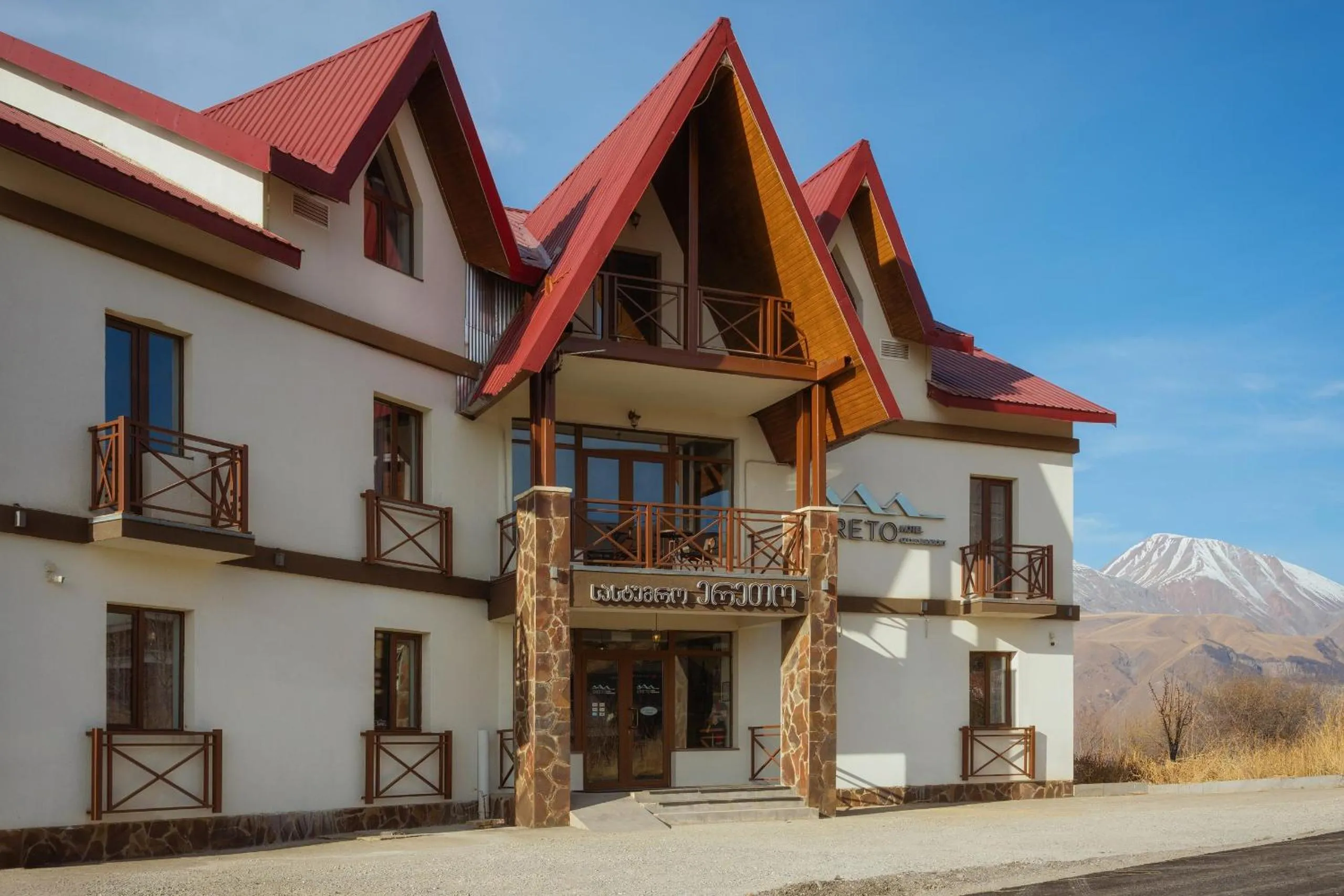 Ereto Hotel by SnowTime