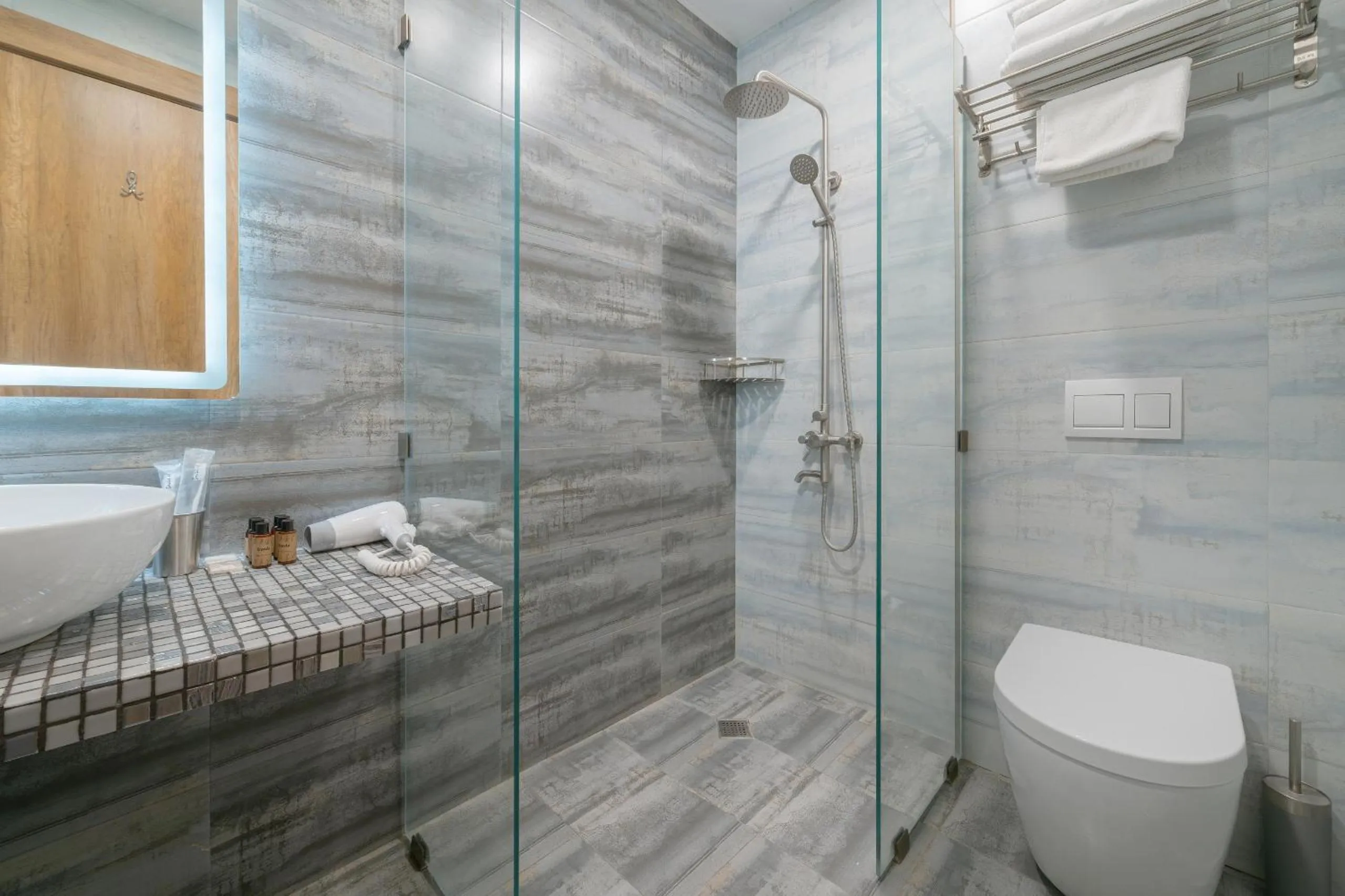 Ereto Hotel by SnowTime