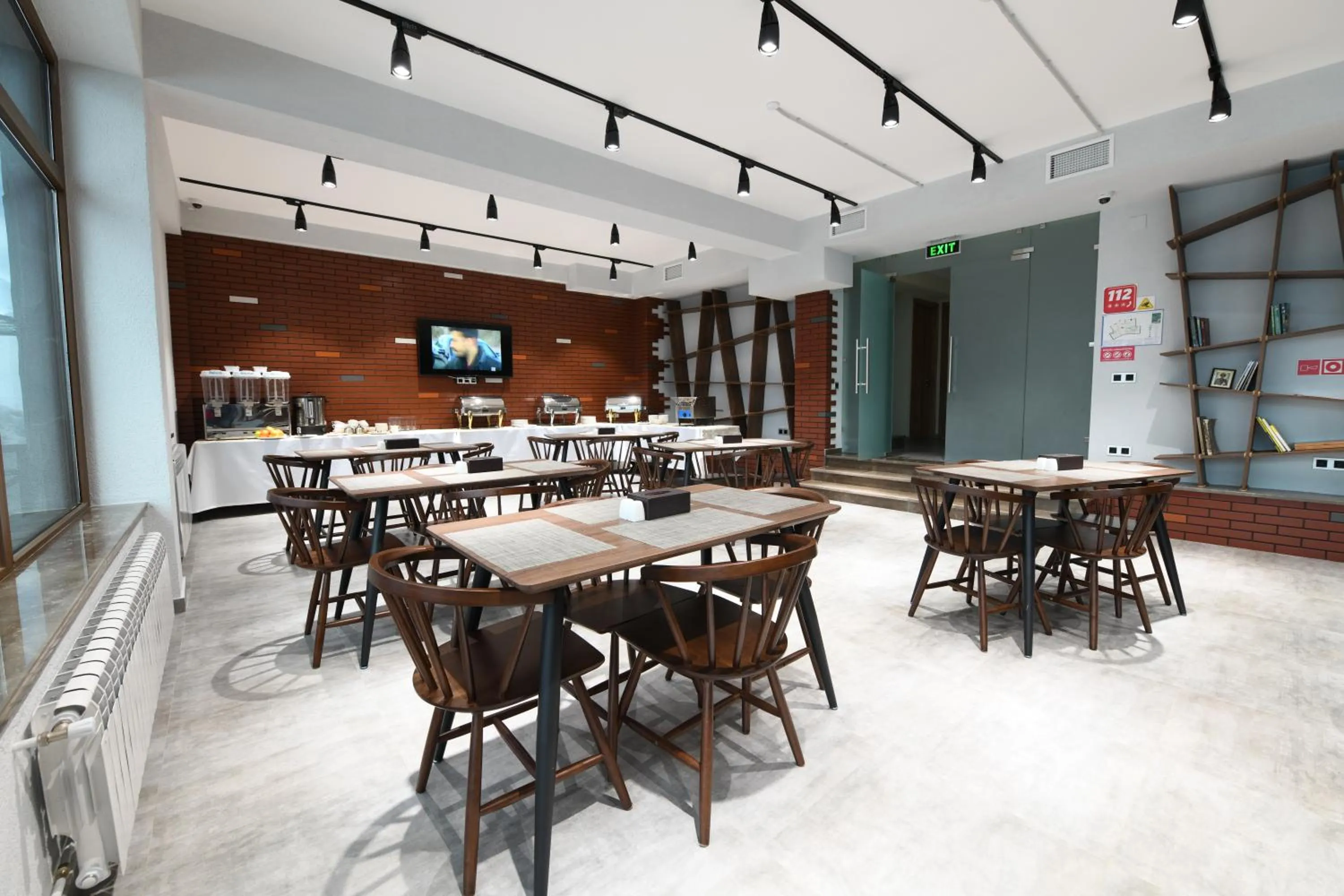 Restaurant/places to eat in Ereto Hotel by SnowTime