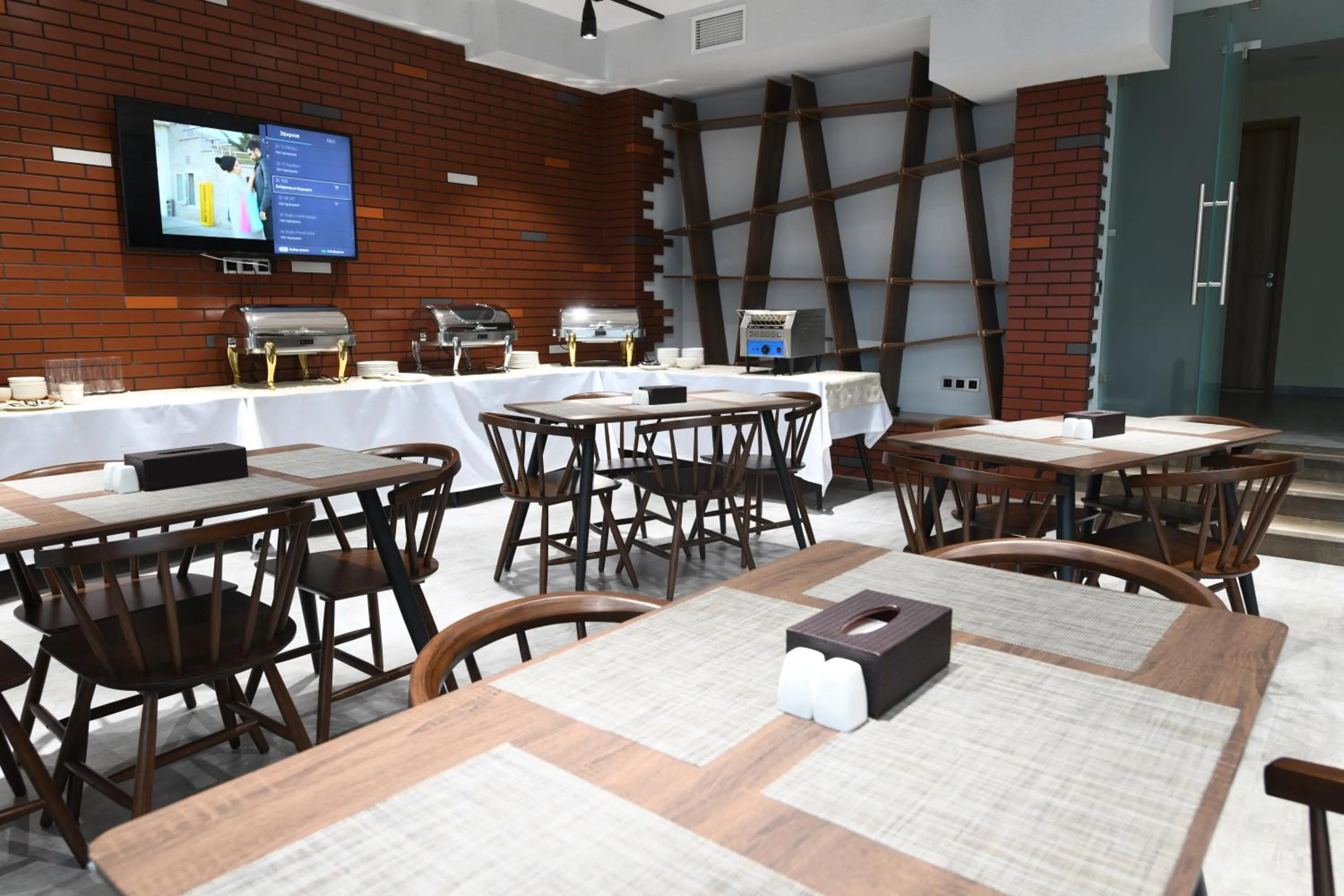 Restaurant/places to eat in Ereto Hotel by SnowTime