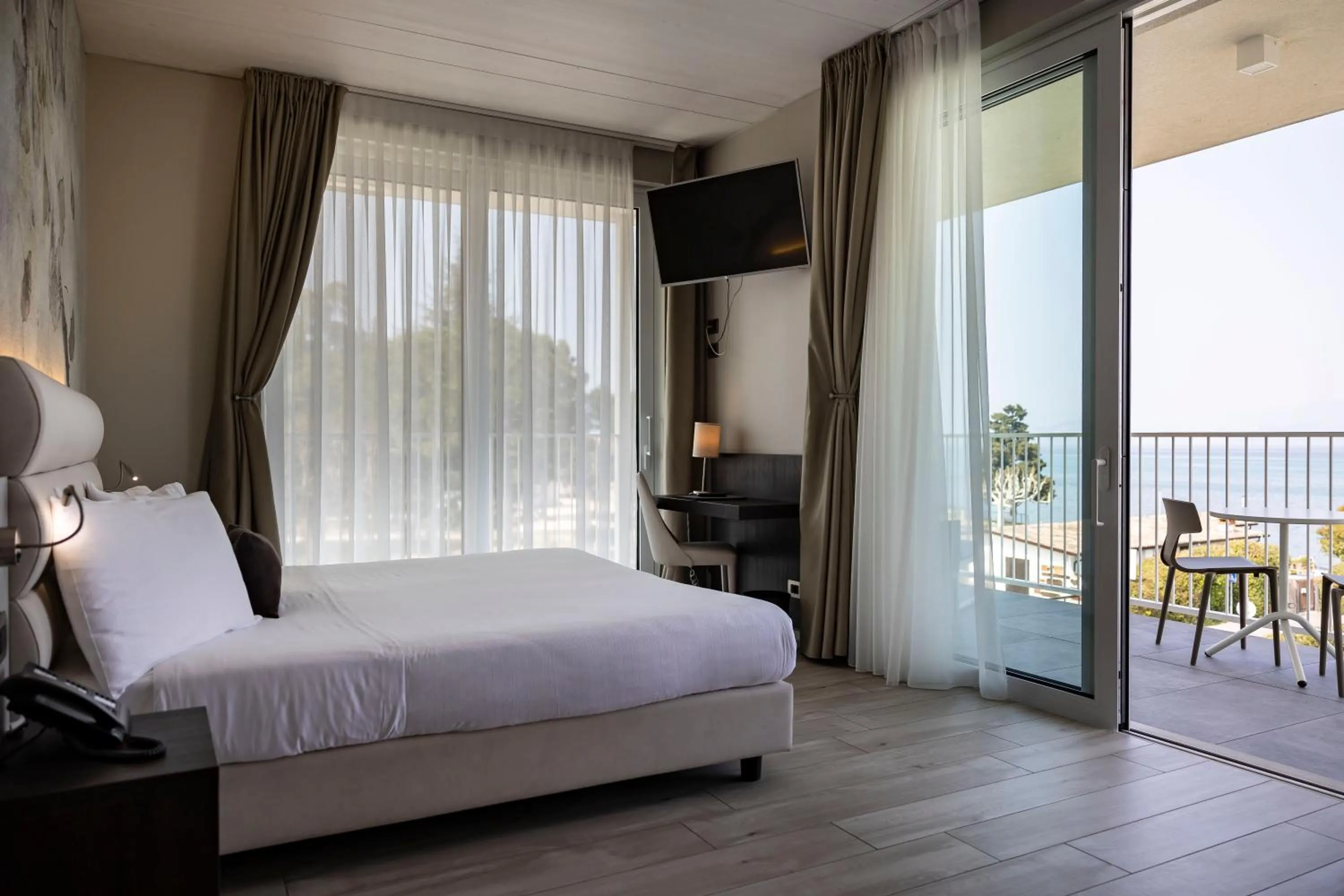 Bedroom, Bed in Vision Hotel