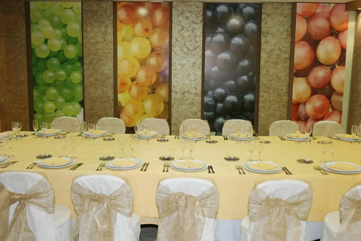 Restaurant/places to eat in Hotel Fonda Neus