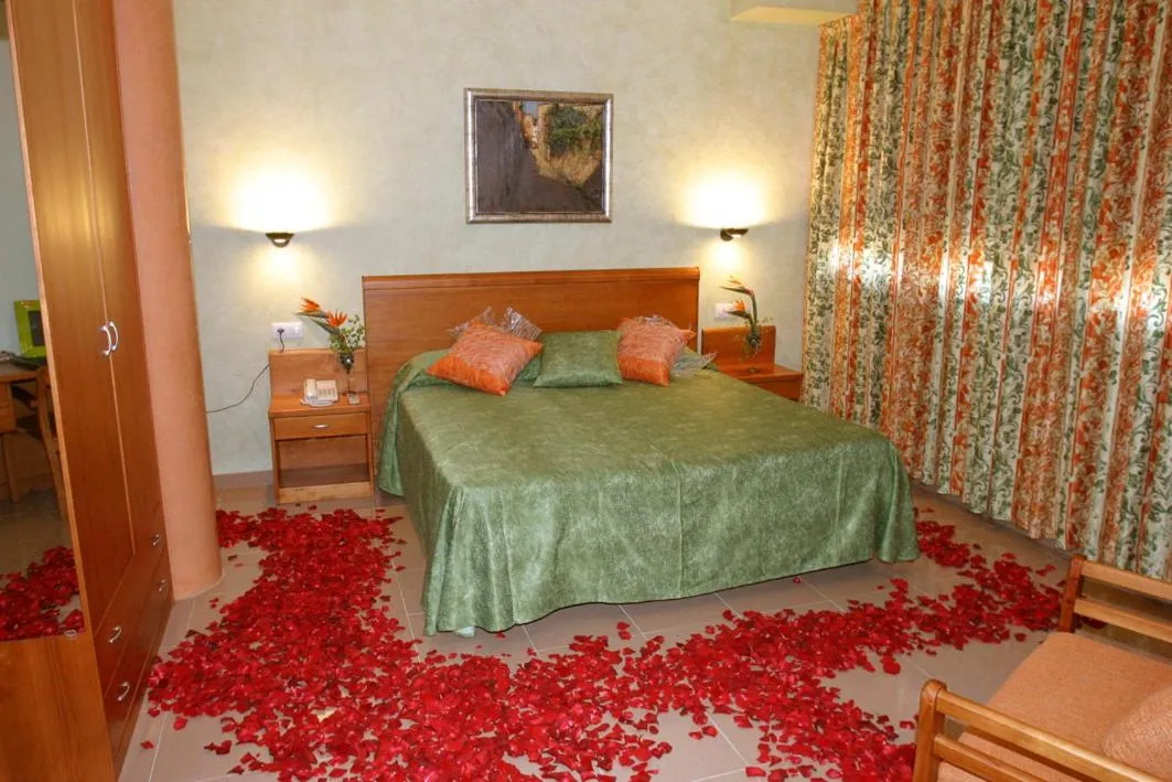 Photo of the whole room, Bed in Hotel Fonda Neus