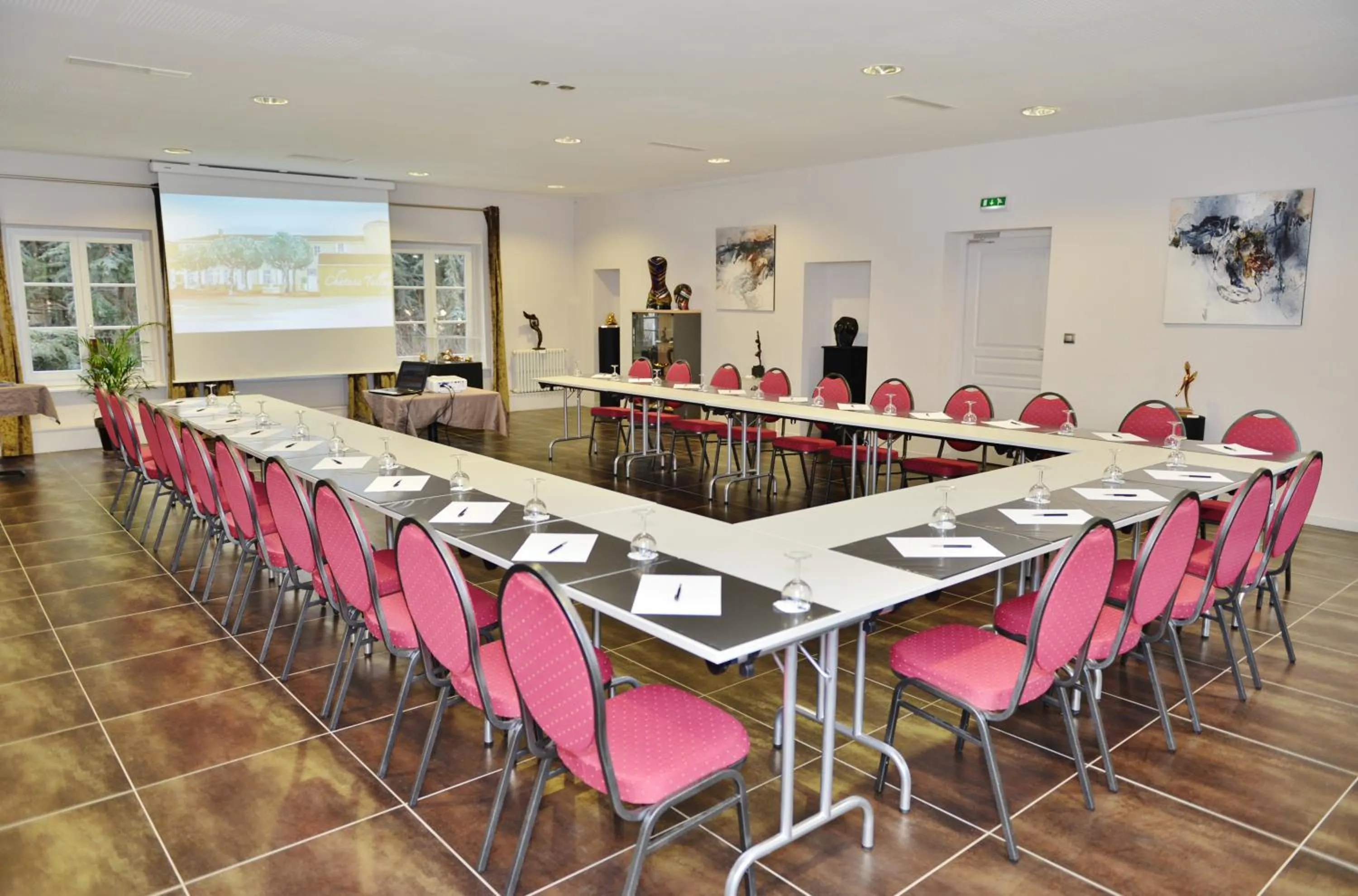 Business facilities in Le Talluy