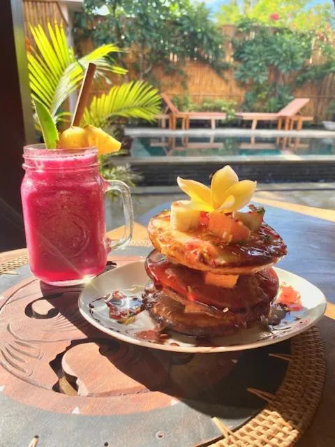 Food and drinks in Ekas Surf Resort & Surf Camp