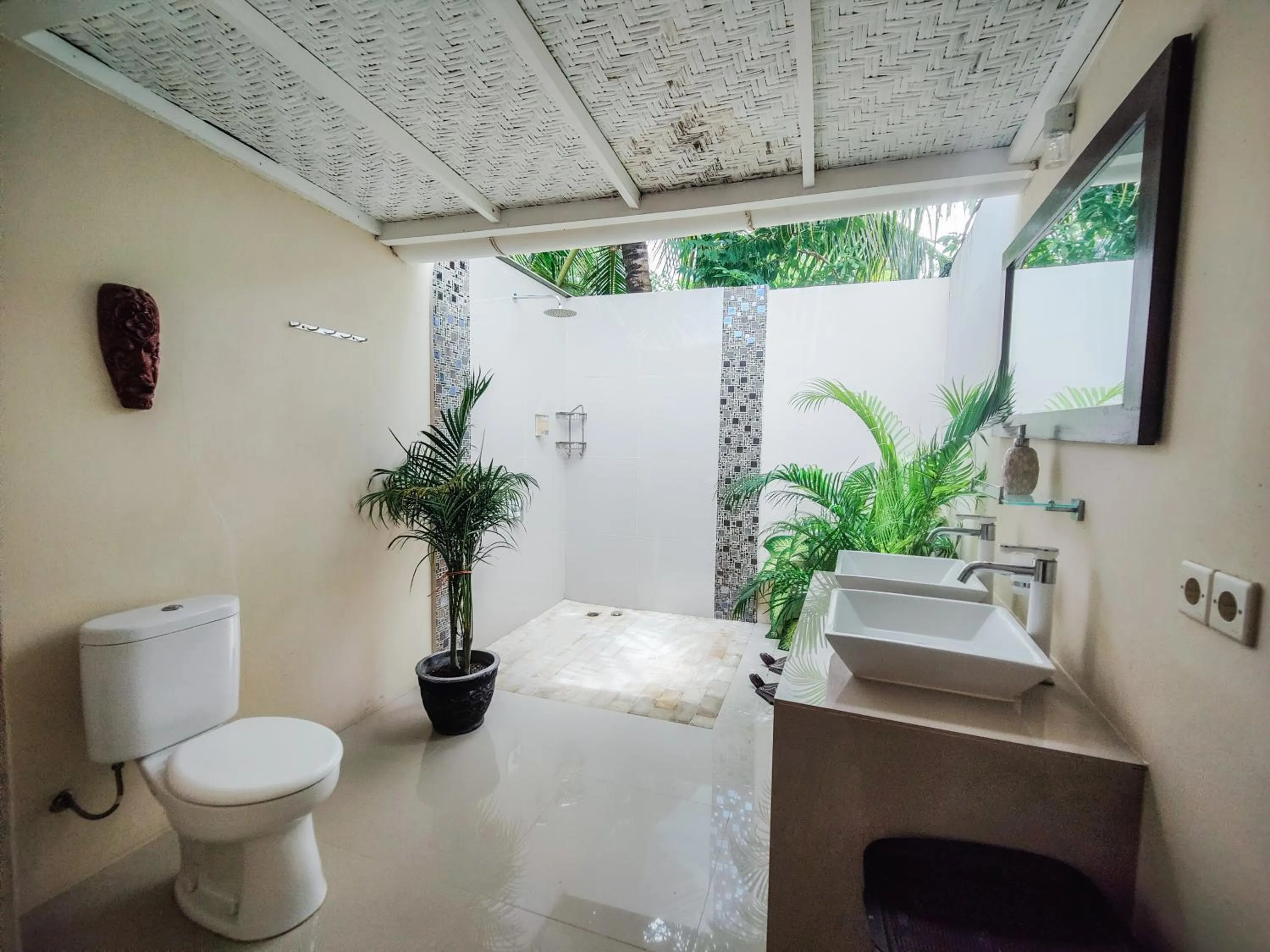 Shower in Ekas Surf Resort & Surf Camp