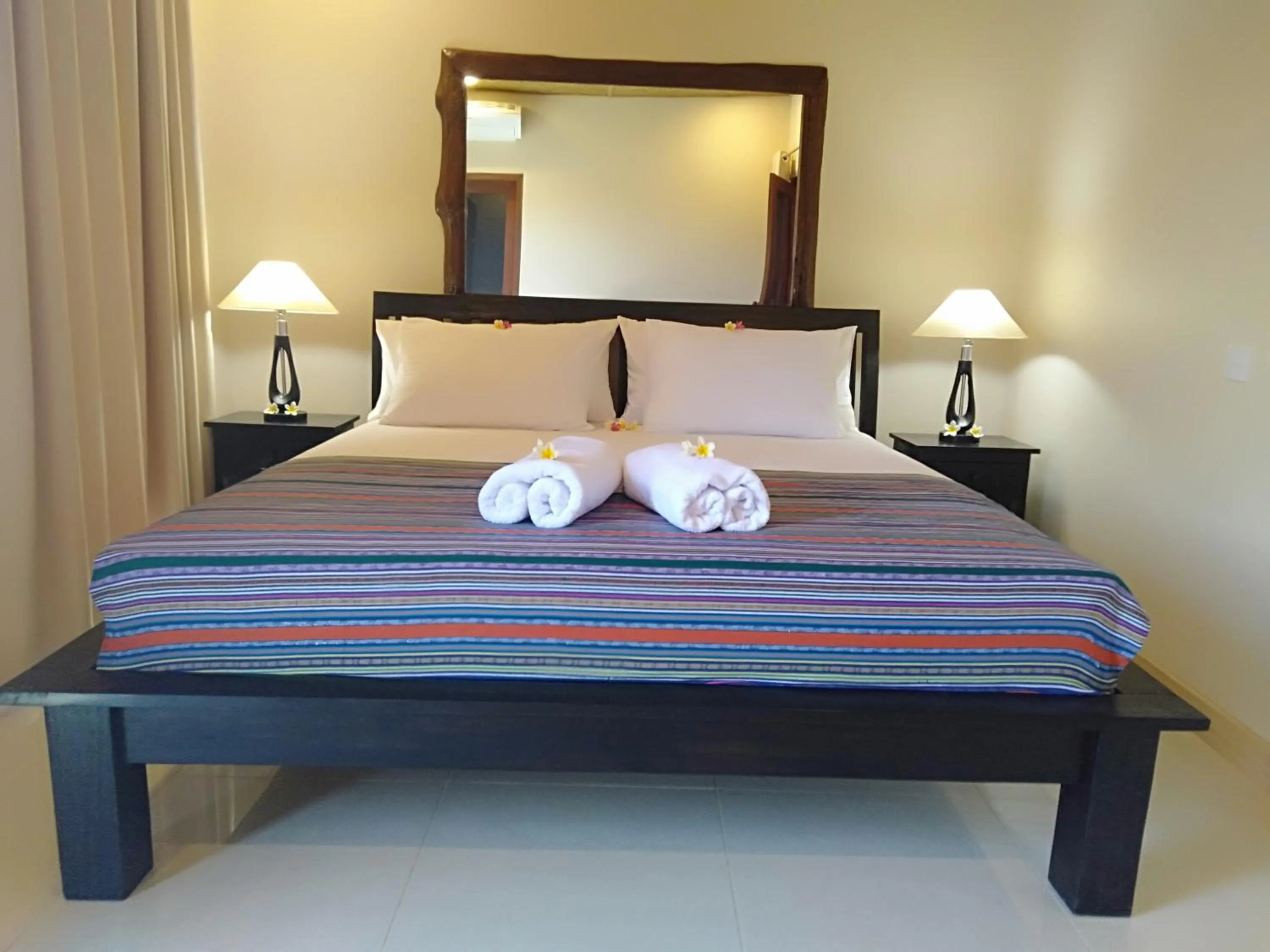 Shower, Bed in Ekas Surf Resort & Surf Camp