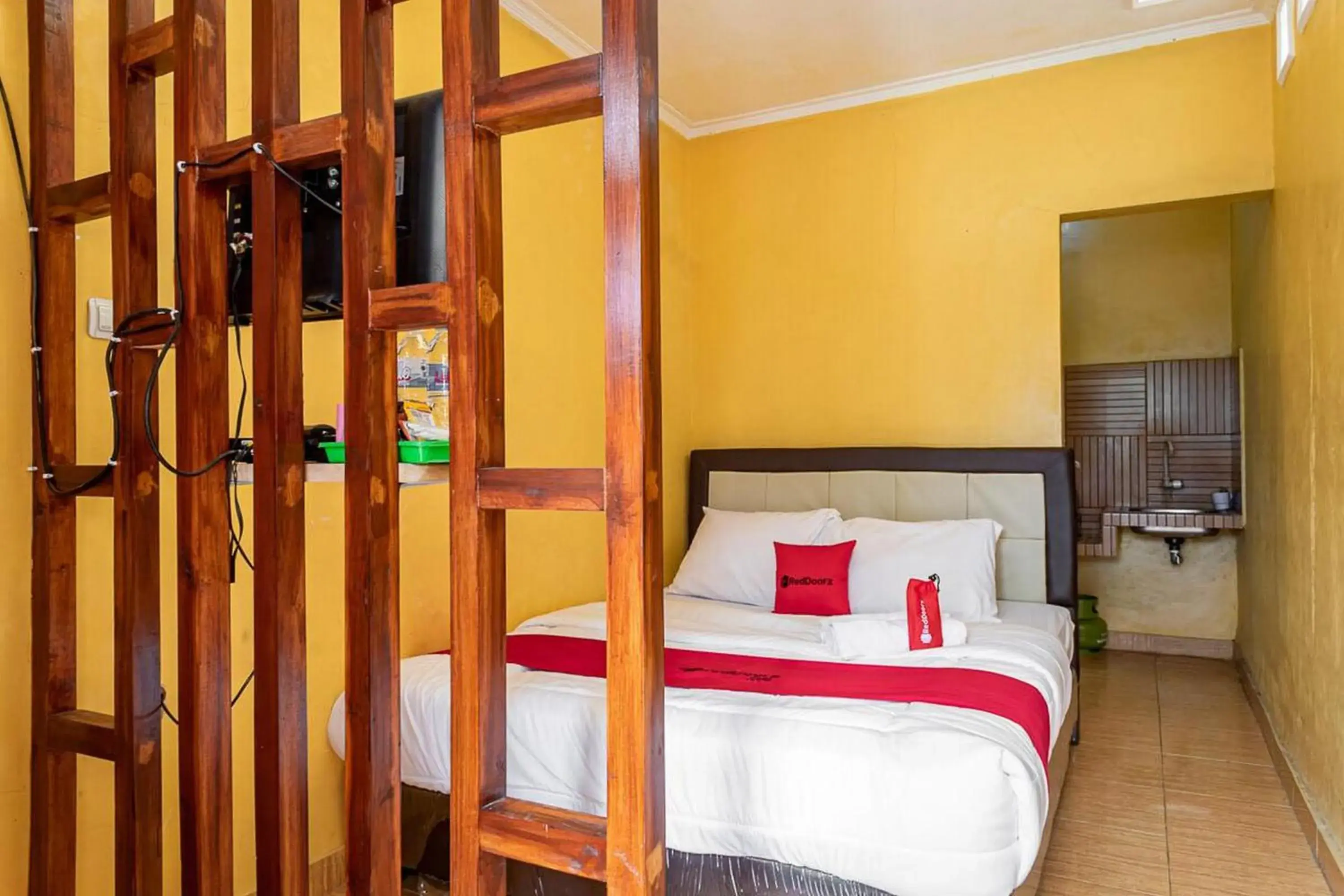 Bedroom, Bed in RedDoorz near Kawah Putih Ciwidey Bedroom, Bed in RedDoorz near Kawah Putih Ciwidey