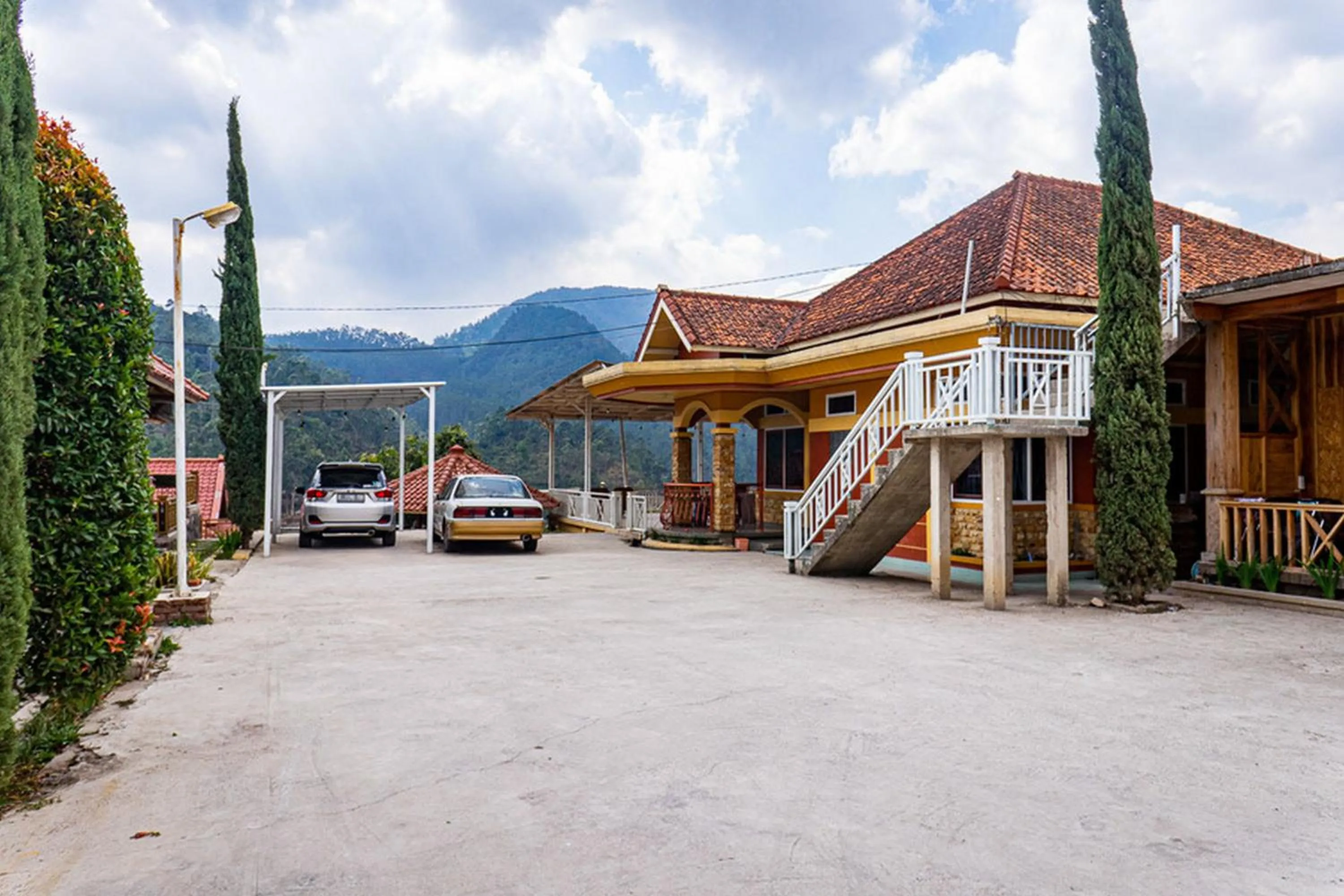 Swimming pool in RedDoorz near Kawah Putih Ciwidey