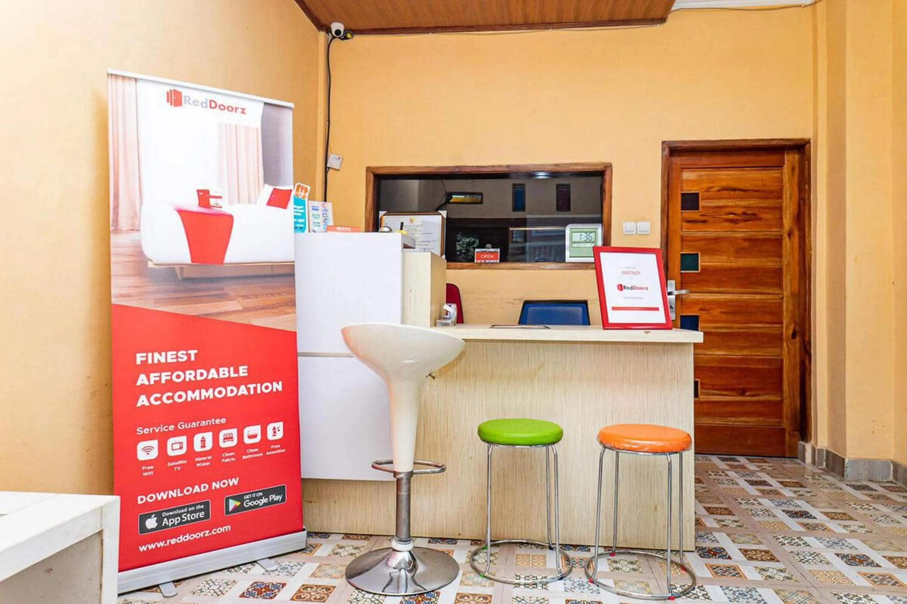 Lobby or reception in RedDoorz near Kawah Putih Ciwidey