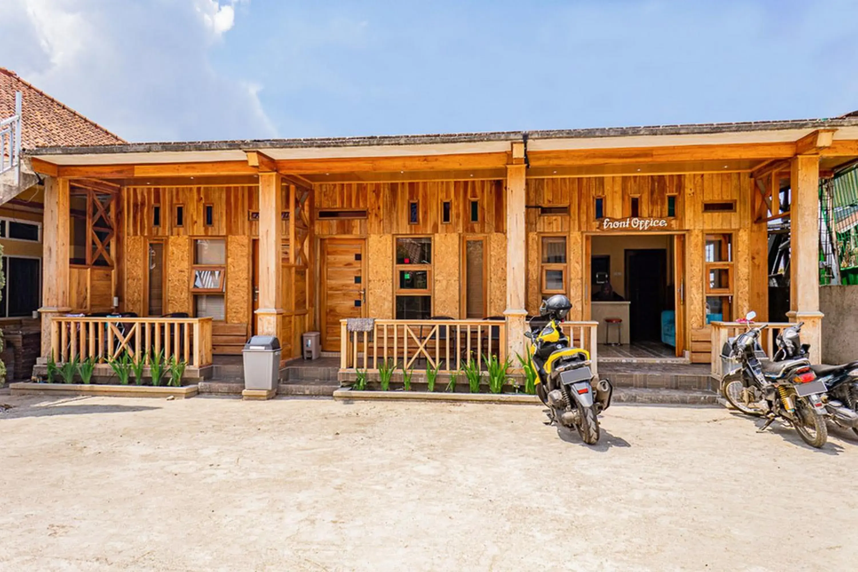 RedDoorz near Kawah Putih Ciwidey RedDoorz near Kawah Putih Ciwidey