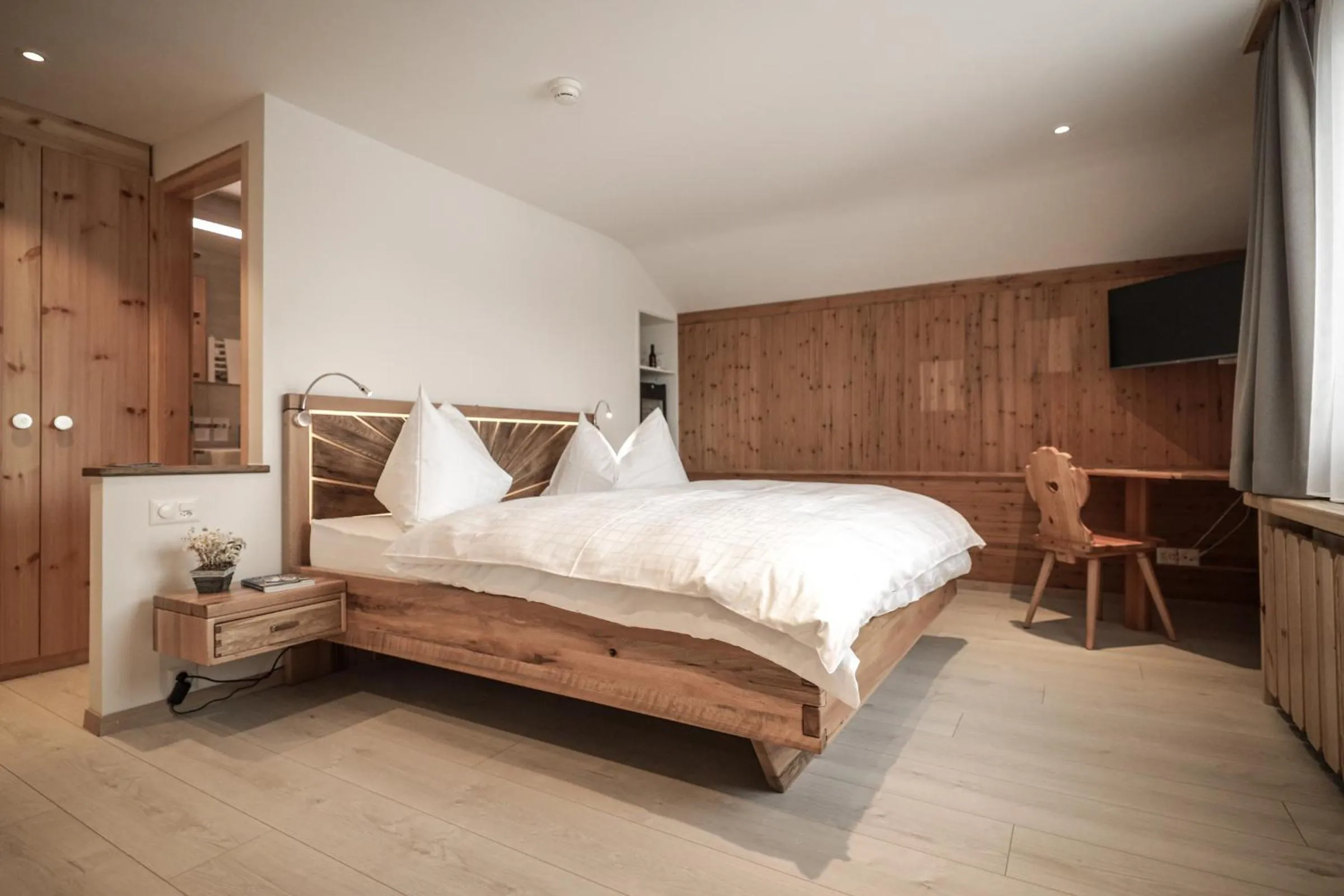 Bed in Hotel Sonnenhalde, Arosa