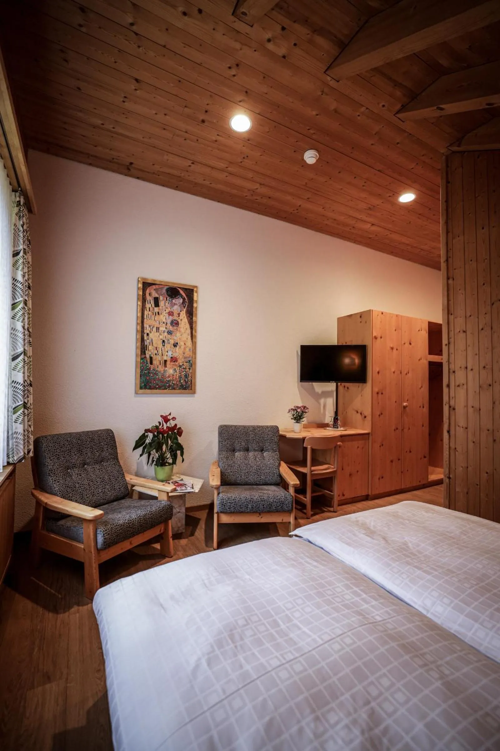 Photo of the whole room, Bed in Hotel Sonnenhalde, Arosa