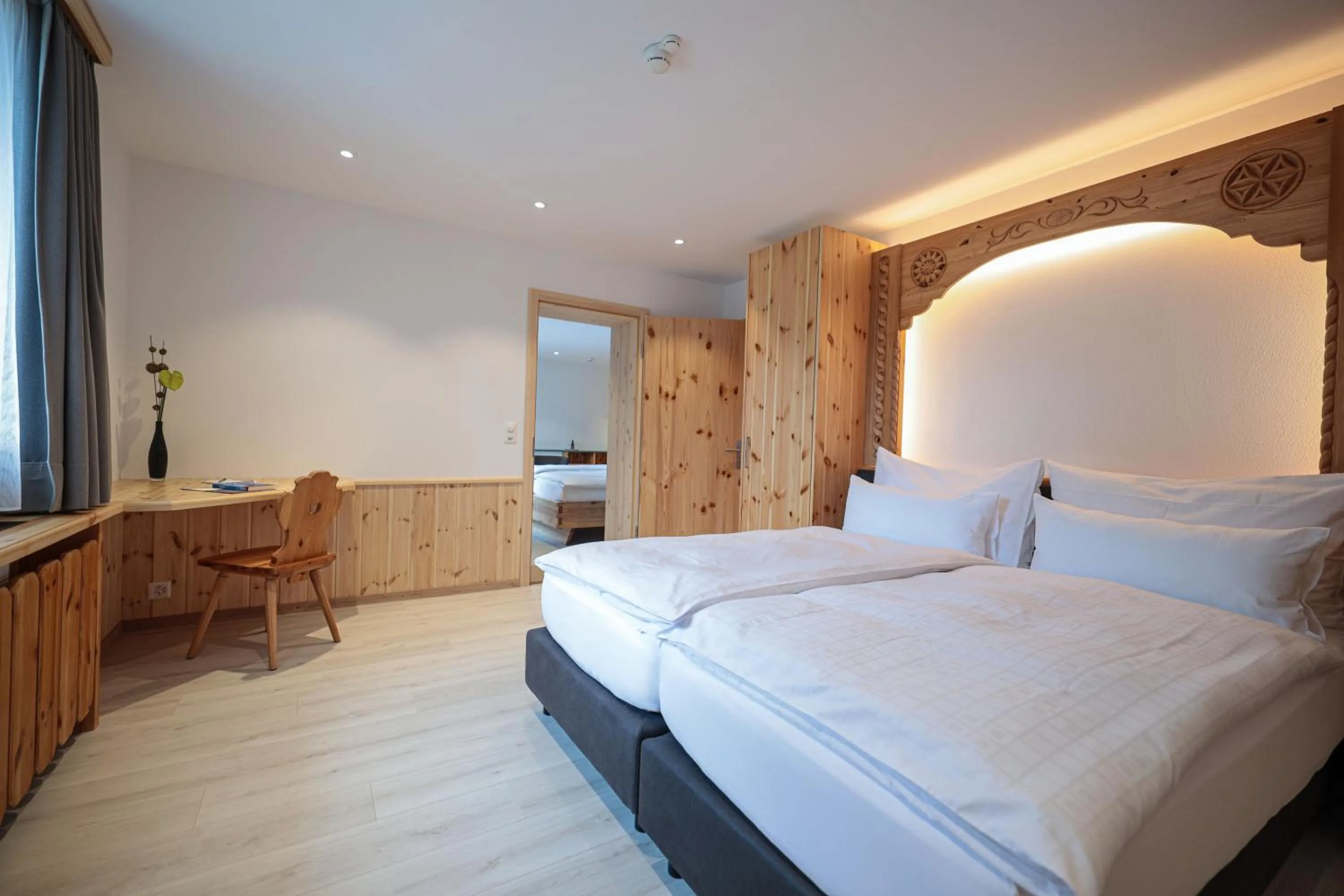 Photo of the whole room, Bed in Hotel Sonnenhalde, Arosa