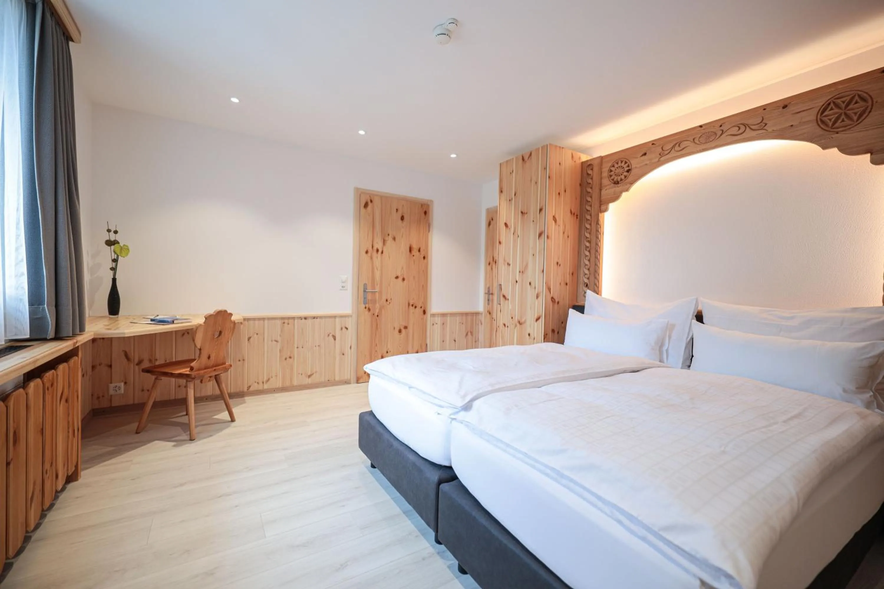 Bedroom, Bed in Hotel Sonnenhalde, Arosa