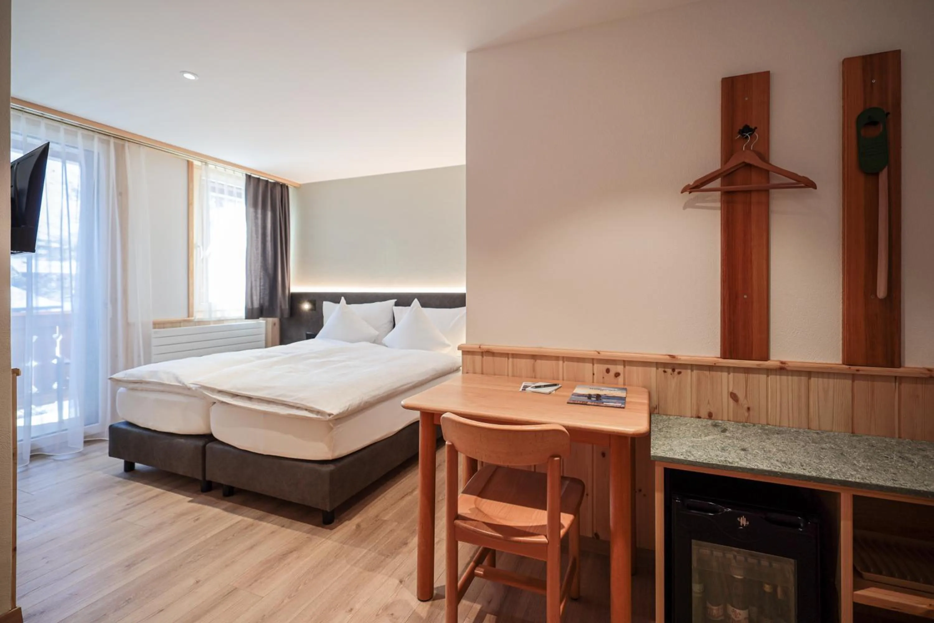 Photo of the whole room, Bed in Hotel Sonnenhalde, Arosa