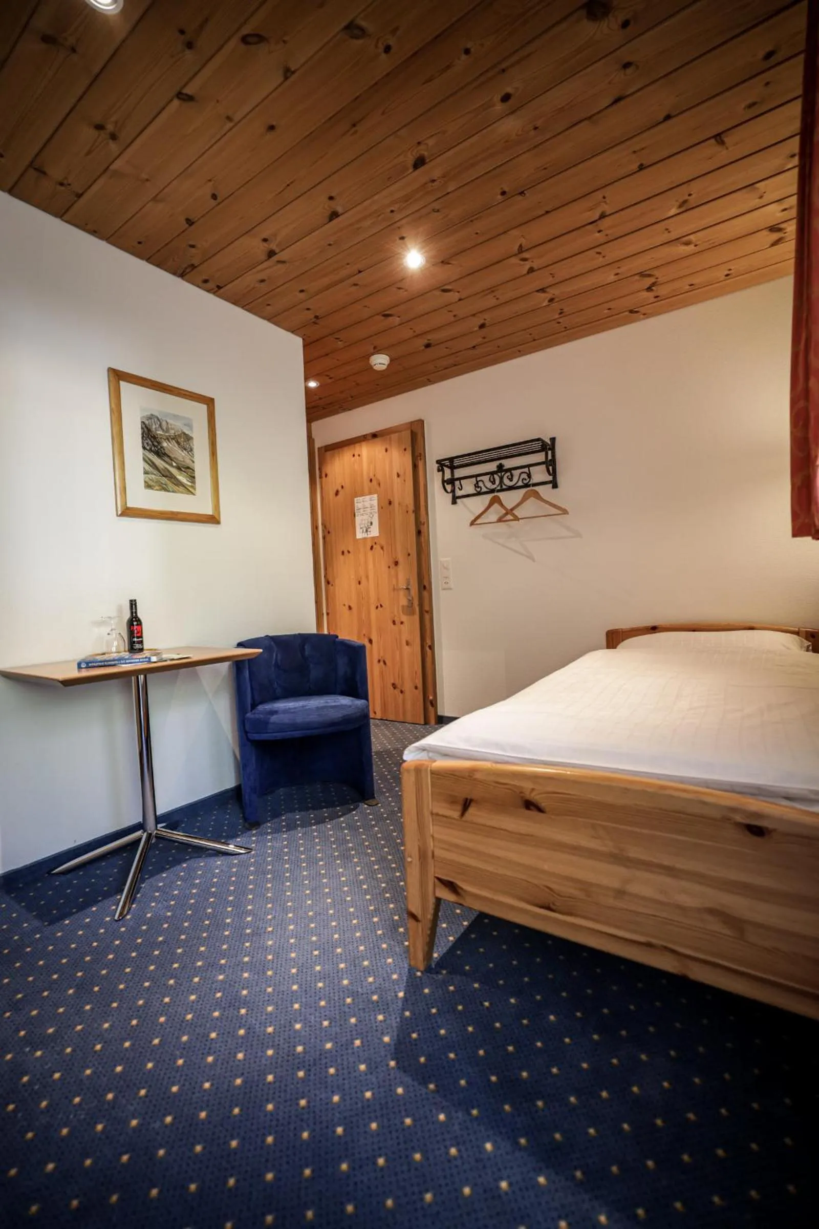 Photo of the whole room, Bed in Hotel Sonnenhalde, Arosa