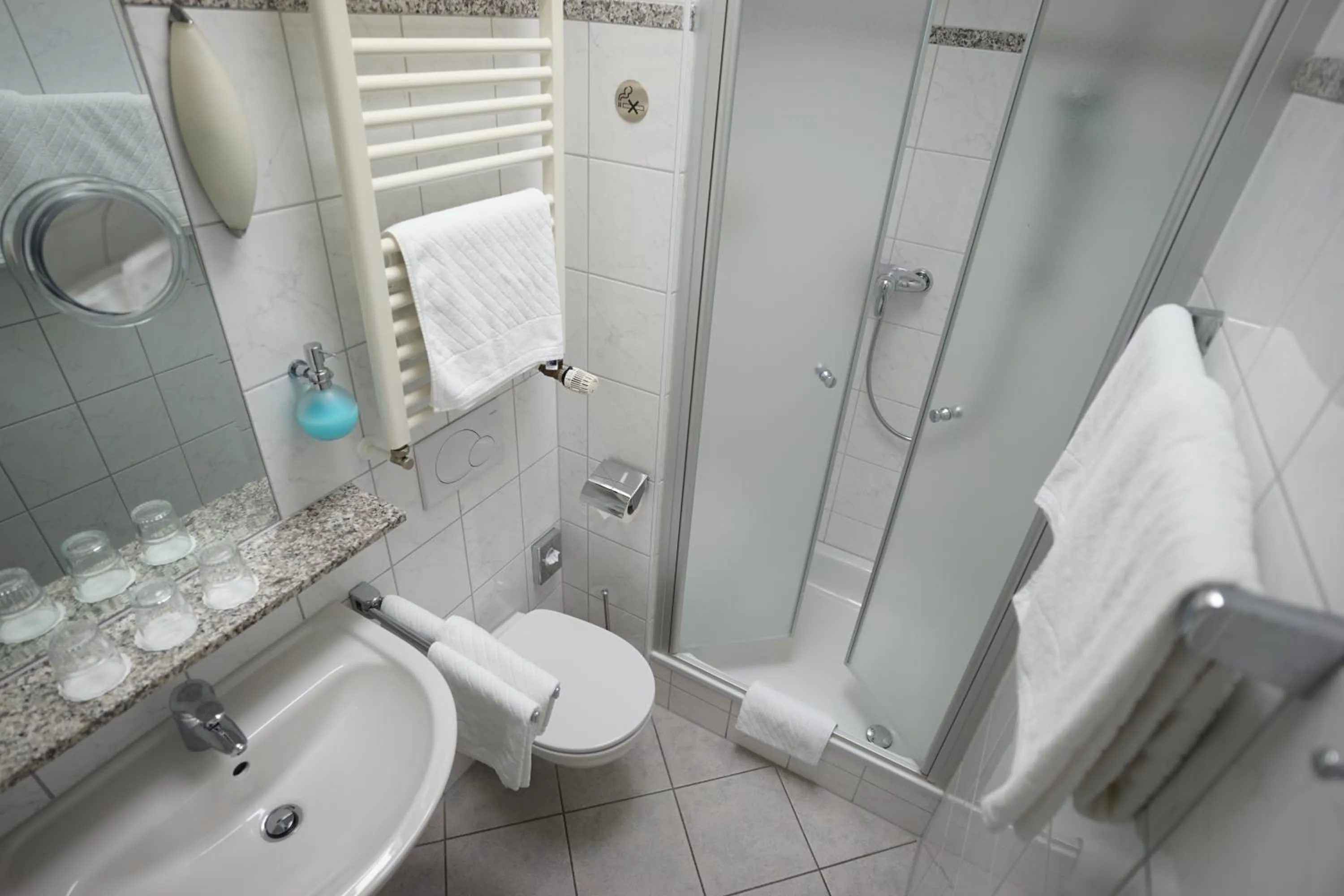 Photo of the whole room in Hotel Sauer Garni