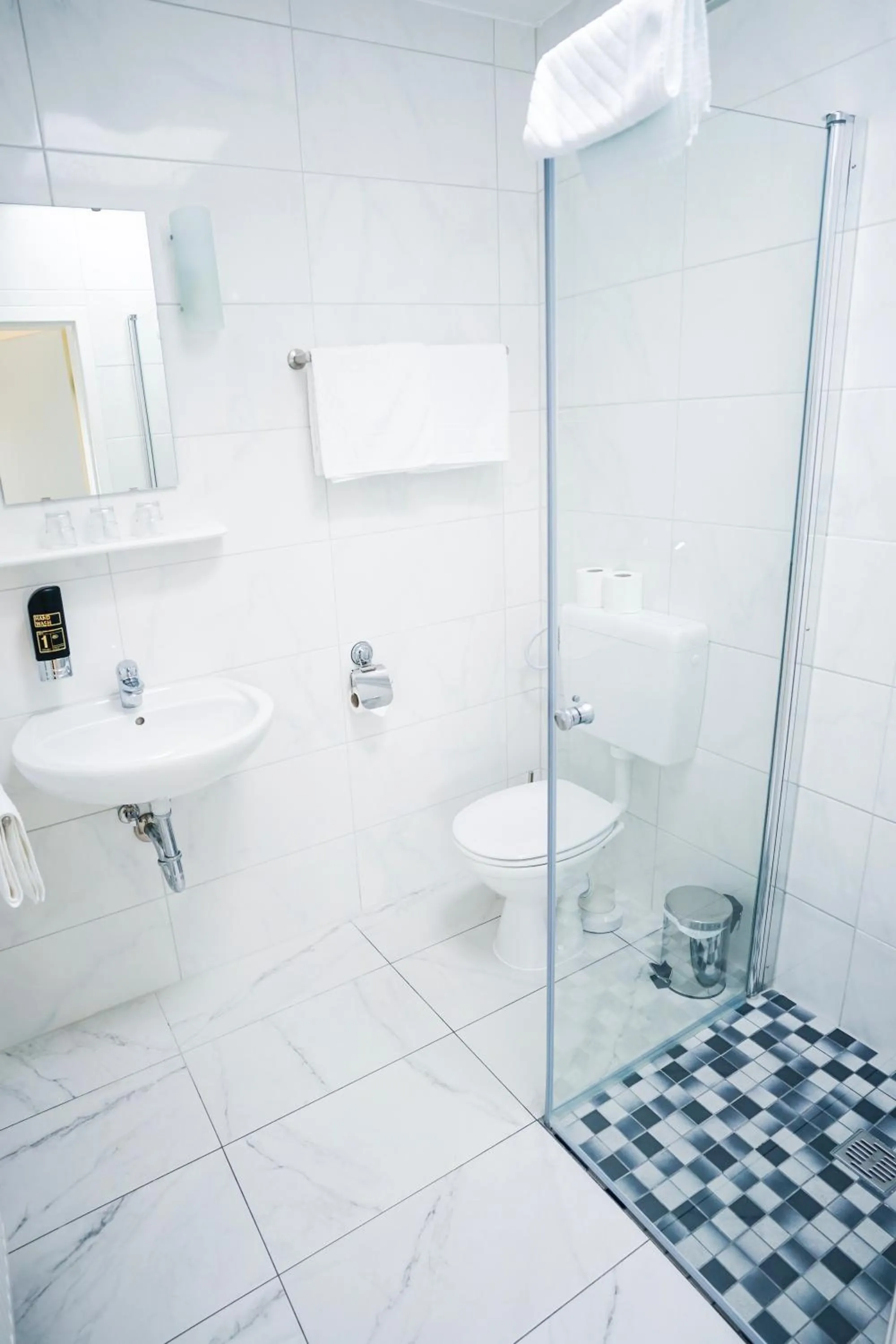 Photo of the whole room in Hotel Sauer Garni