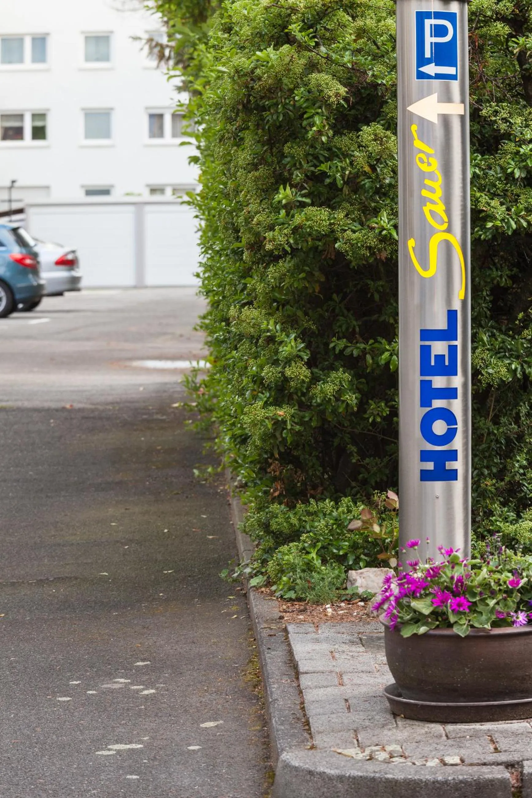 Property logo or sign in Hotel Sauer Garni