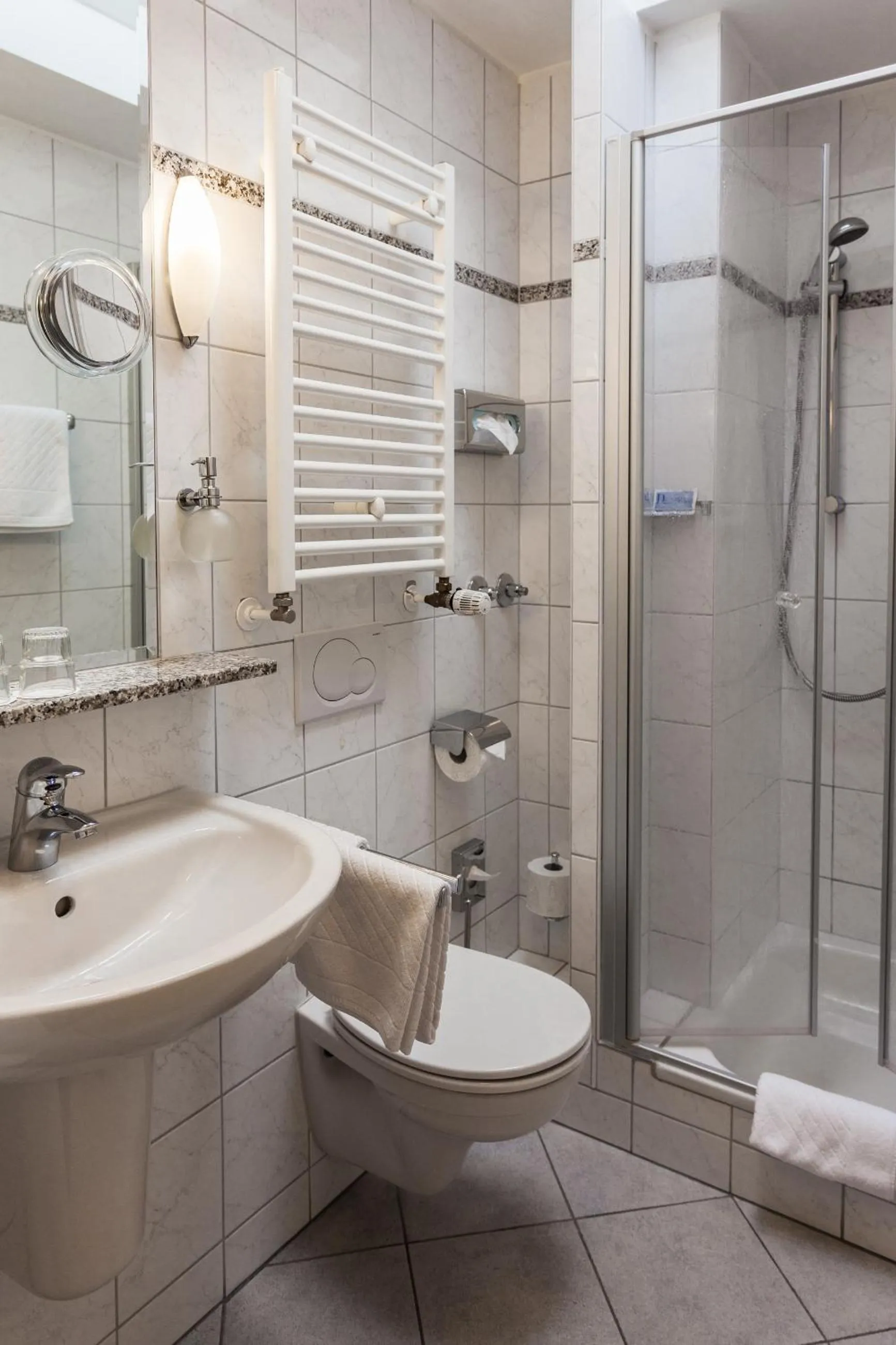 Photo of the whole room in Hotel Sauer Garni