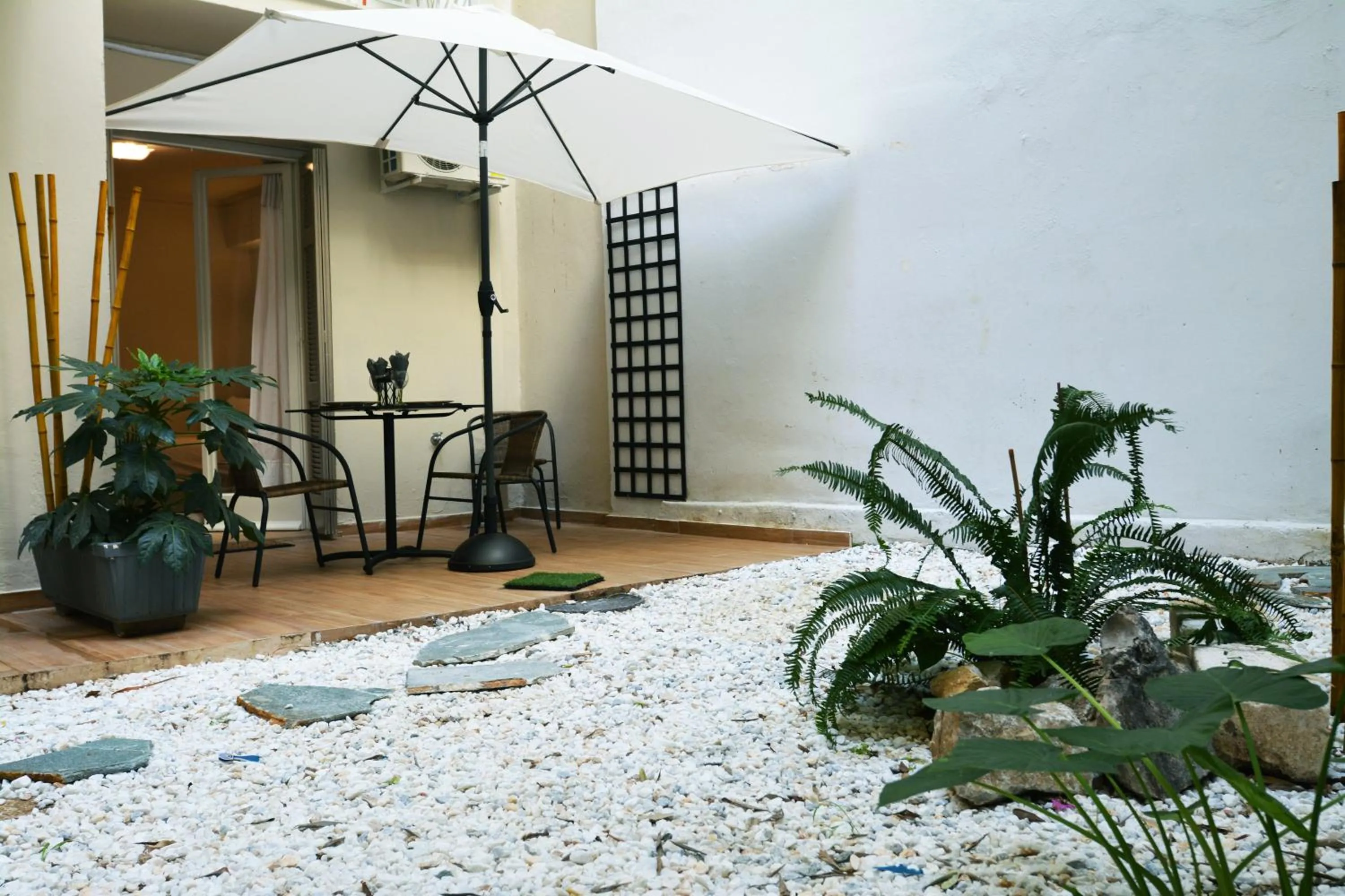Studio Posh with garden in Kolonaki