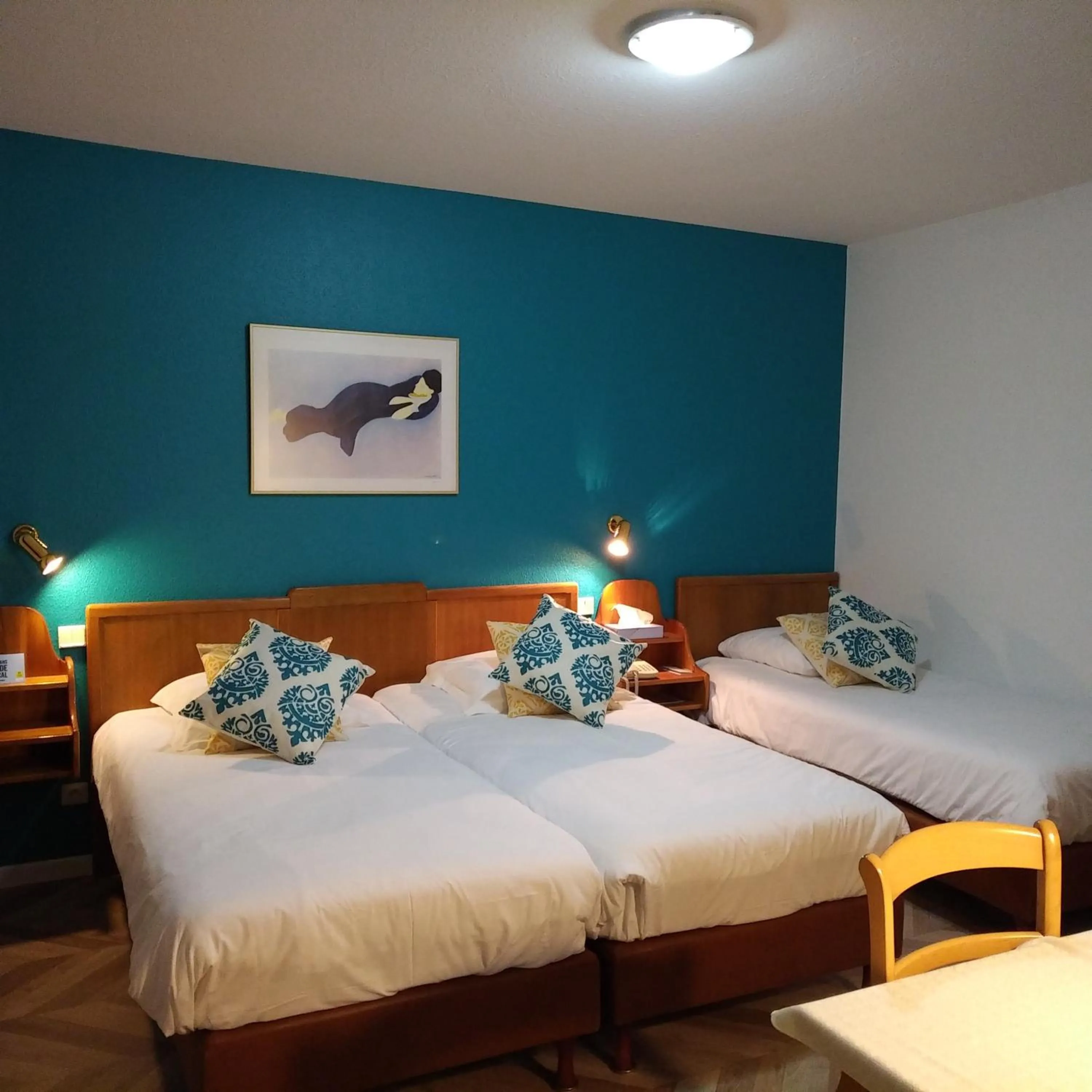 Photo of the whole room, Bed in Logis Hôtel Notre-Dame - restaurant ouvert midi et soir sauf dimanche soir