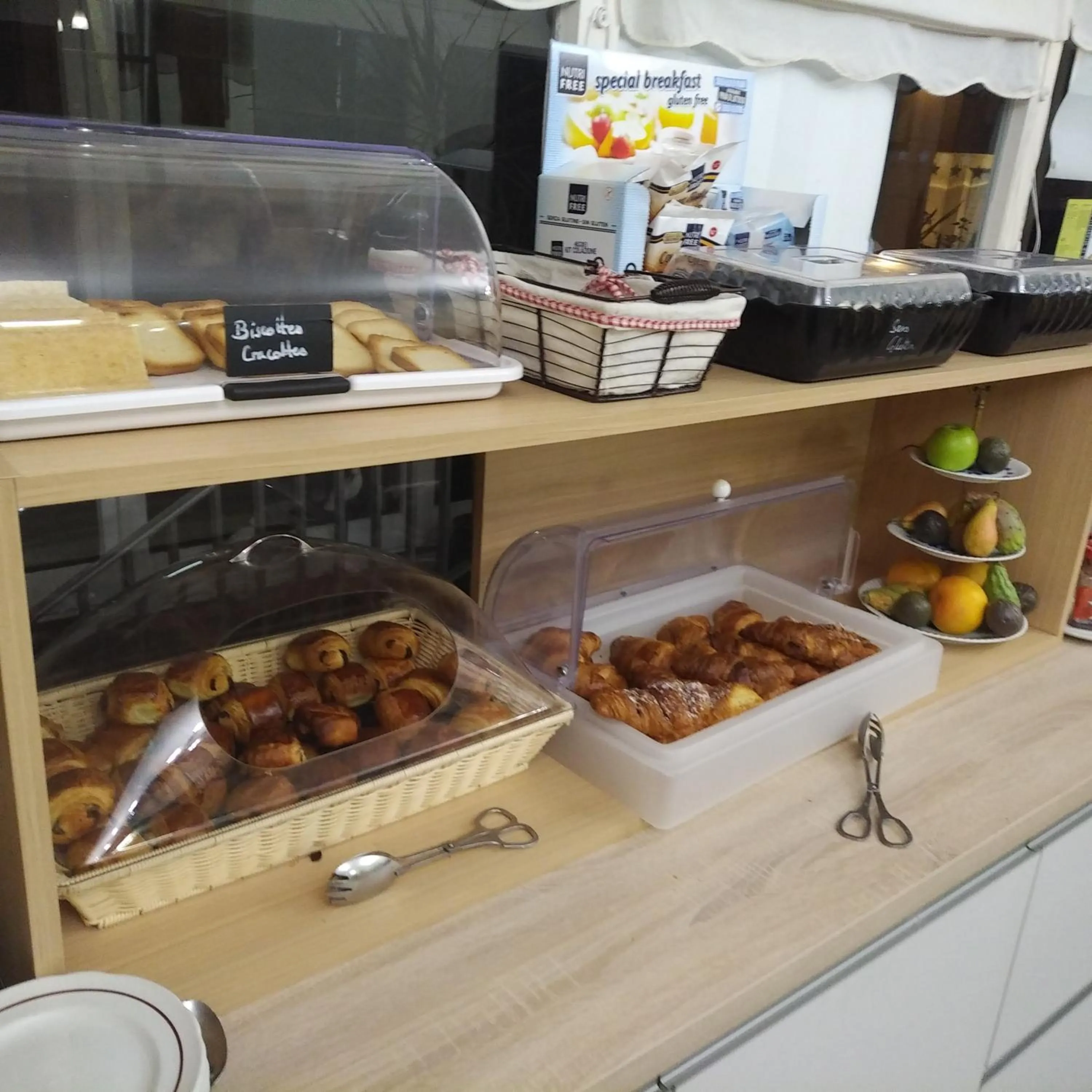 Food and drinks in Logis Hôtel Notre-Dame - restaurant ouvert midi et soir sauf dimanche soir