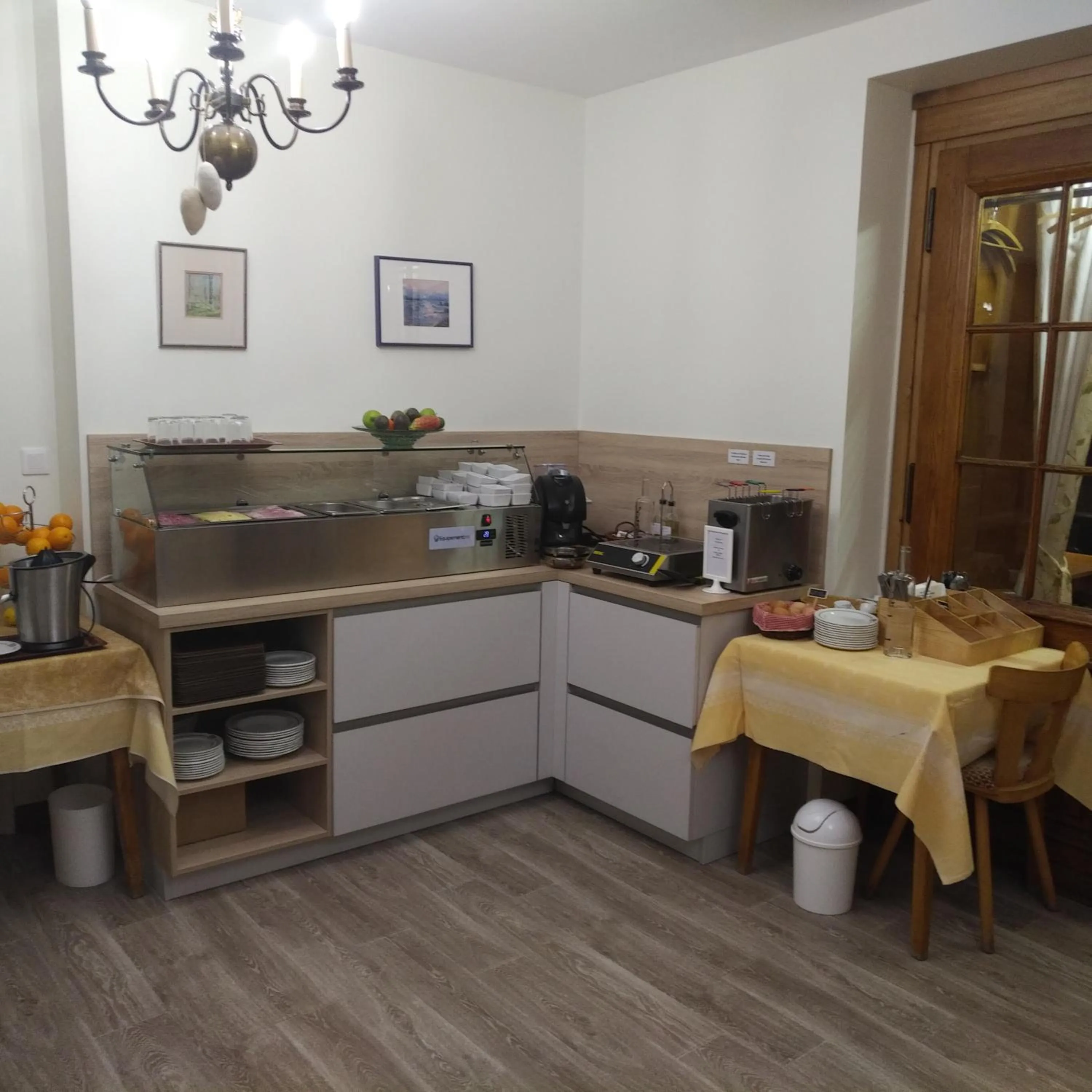 Food and drinks in Logis Hôtel Notre-Dame - restaurant ouvert midi et soir sauf dimanche soir