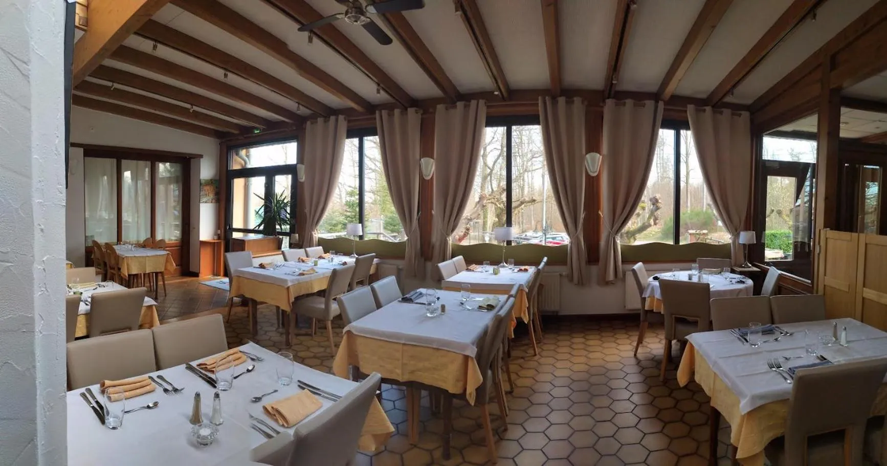 Restaurant/places to eat in Logis Hôtel Notre-Dame - restaurant ouvert midi et soir sauf dimanche soir