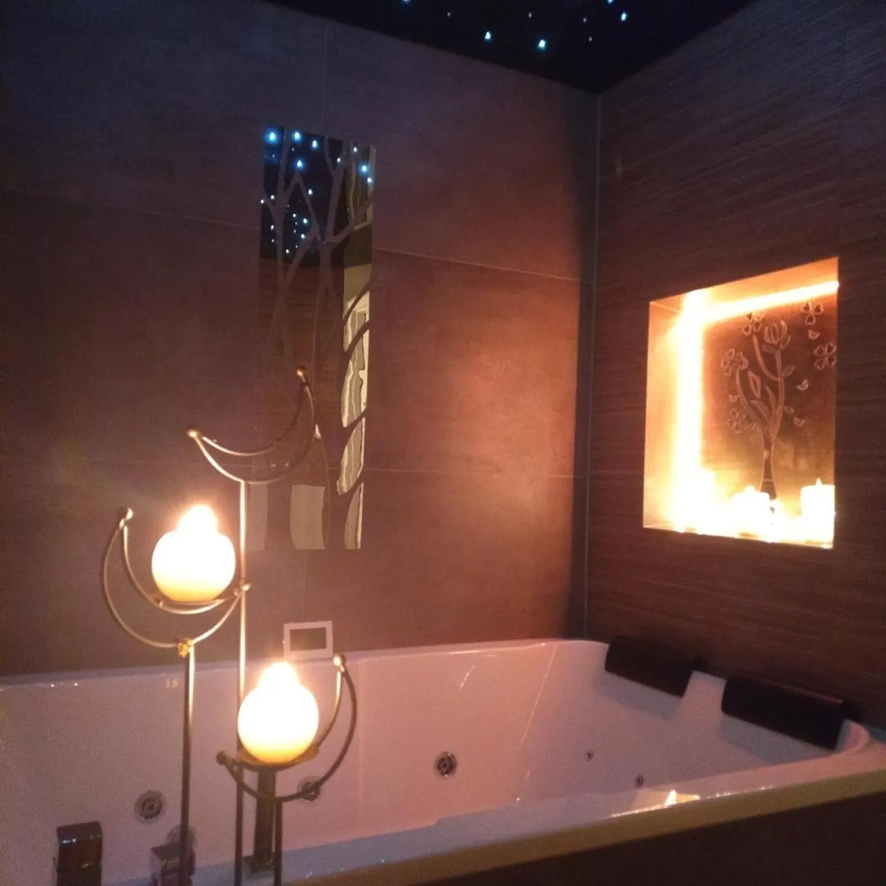 Hot Tub in Logis Hôtel Notre-Dame - restaurant ouvert midi et soir sauf dimanche soir