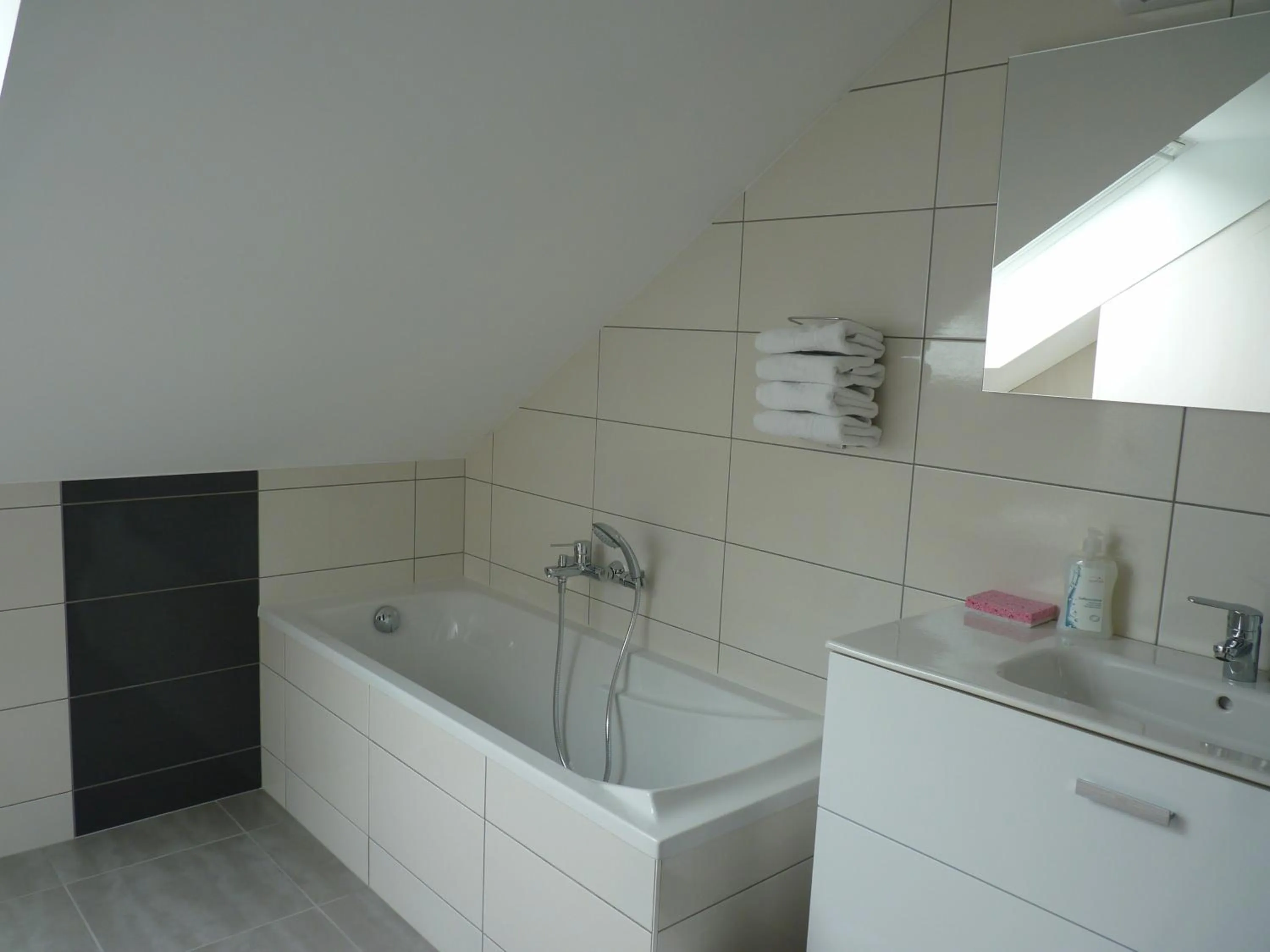 Bathroom in Logis Hôtel Notre-Dame - restaurant ouvert midi et soir sauf dimanche soir