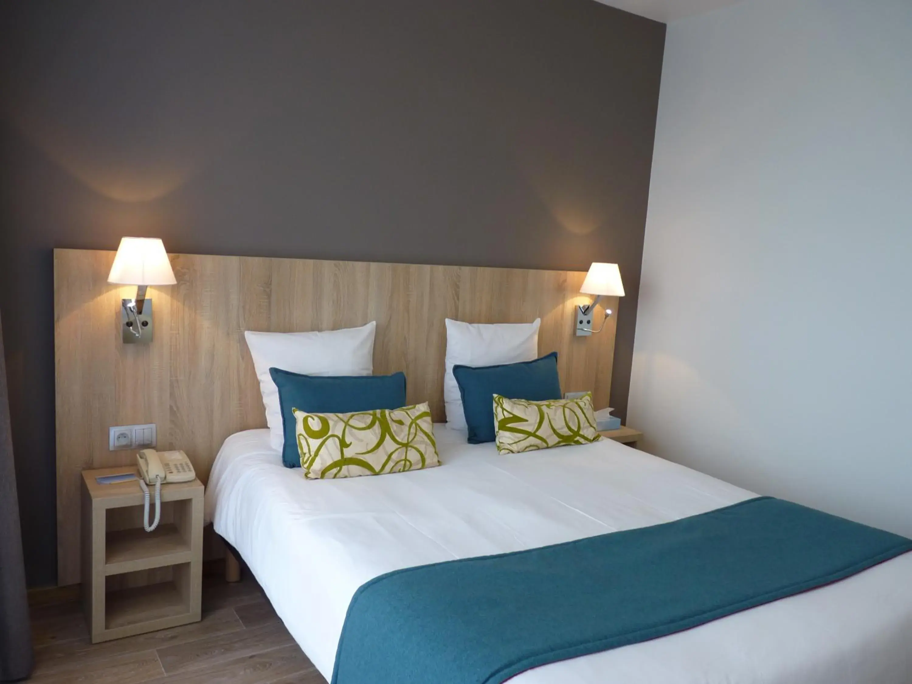 Photo of the whole room, Bed in Logis Hôtel Notre-Dame - restaurant ouvert midi et soir sauf dimanche soir Photo of the whole room, Bed in Logis Hôtel Notre-Dame - restaurant ouvert midi et soir sauf dimanche soir